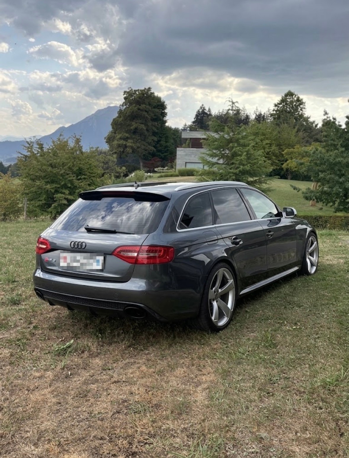 AUDI 4.2 V8 FSI quattro S-Tronic-image-1