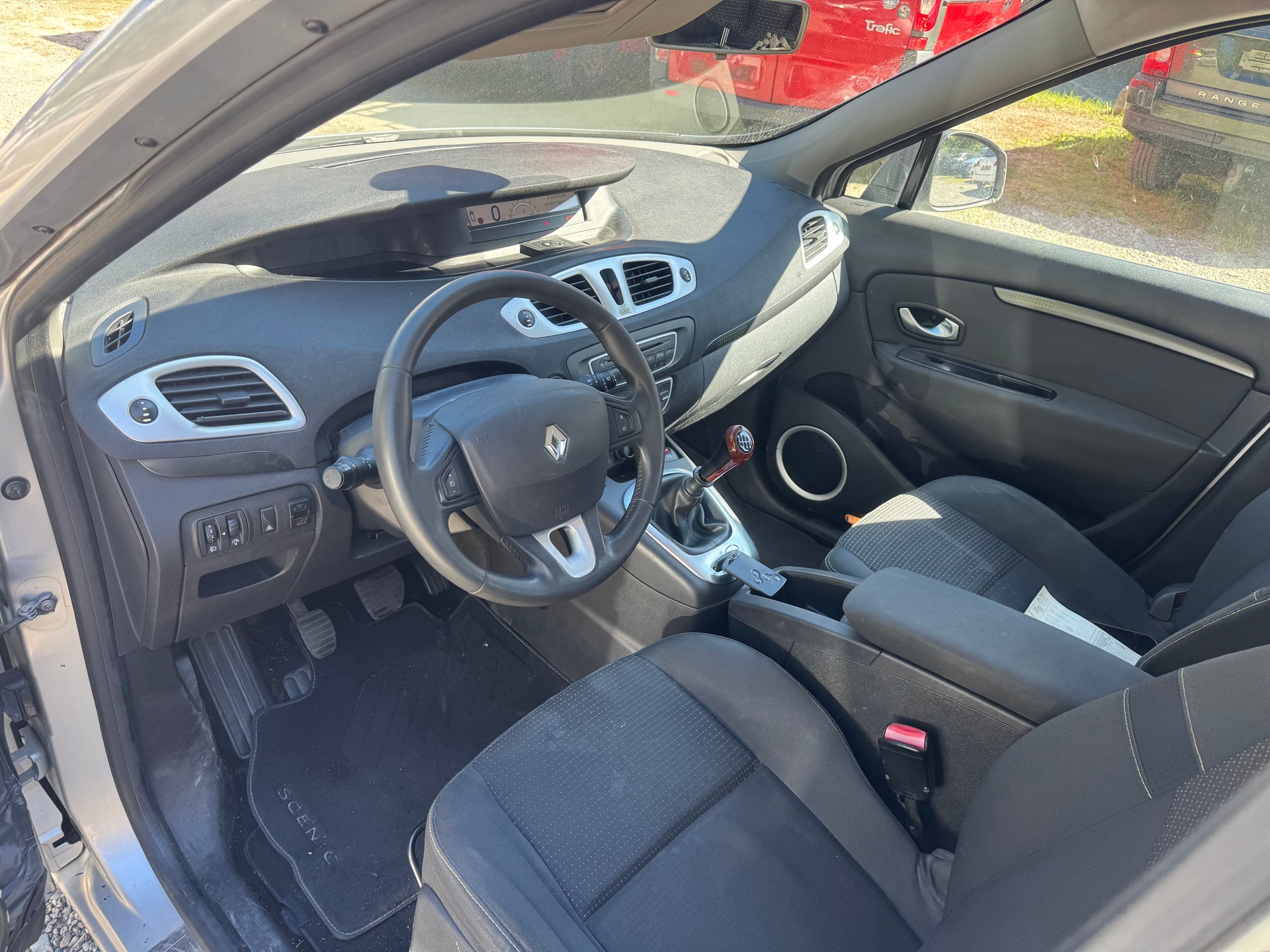 RENAULT Scénic 1.4 16V Turbo Privilège-image-11