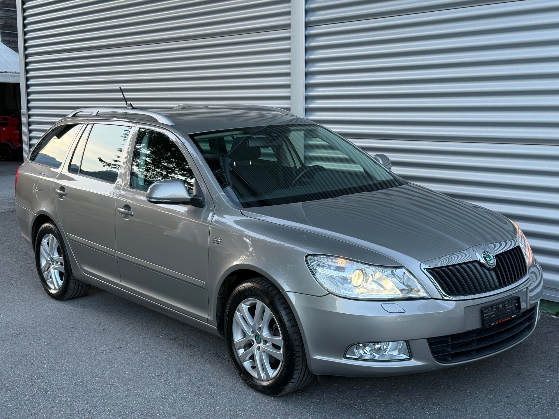 SKODA Octavia Combi 2.0 TDI AllDrive 4x4-image-3