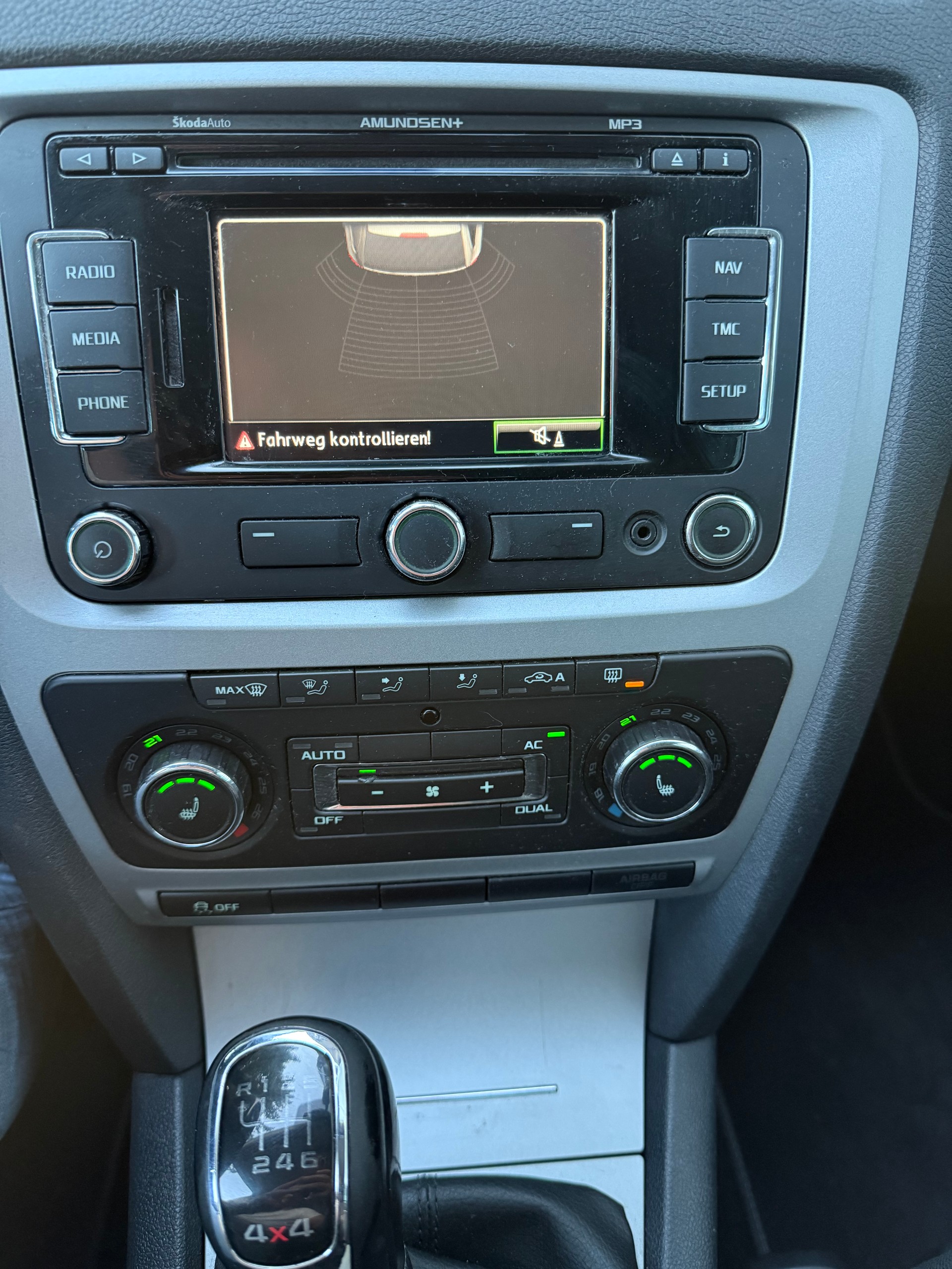 SKODA Octavia Combi 2.0 TDI AllDrive 4x4-image-8