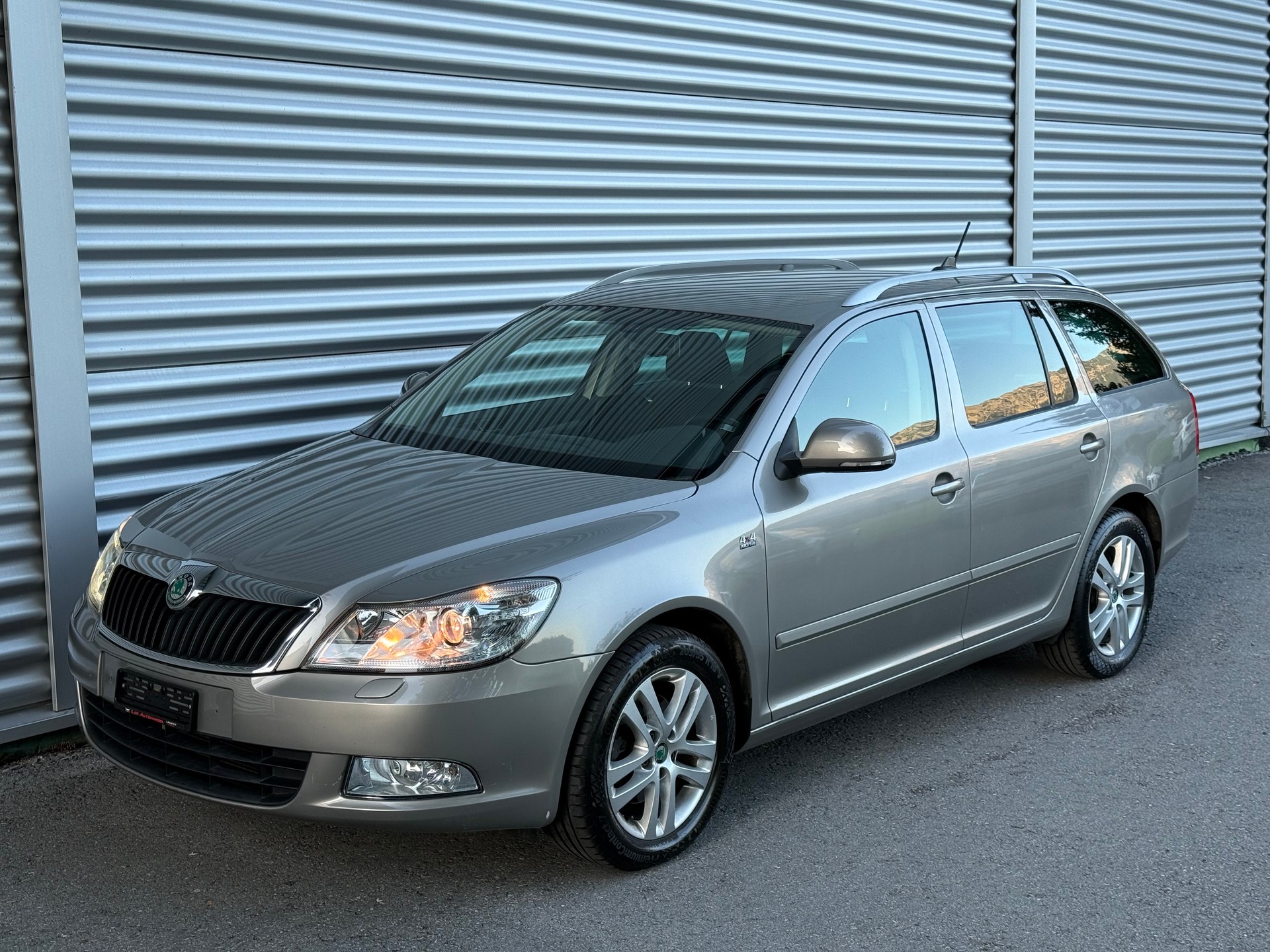 SKODA Octavia Combi 2.0 TDI AllDrive 4x4-image-0