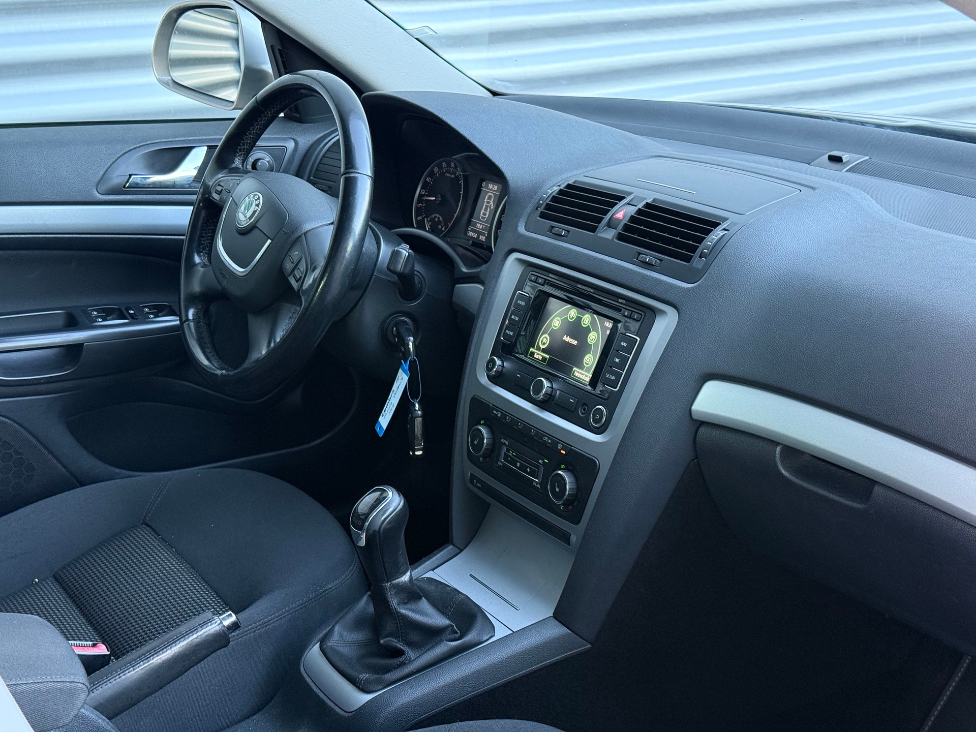 SKODA Octavia Combi 2.0 TDI AllDrive 4x4-image-6