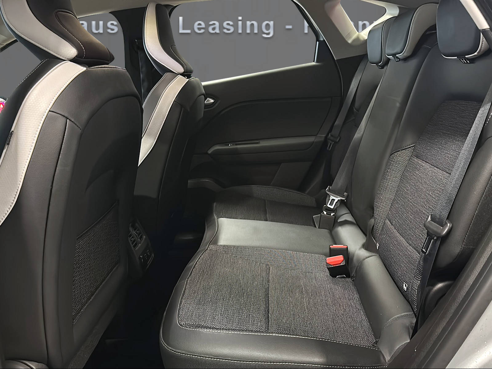 RENAULT Captur 1.6 E-Tech 160 Intens DHT-image-11