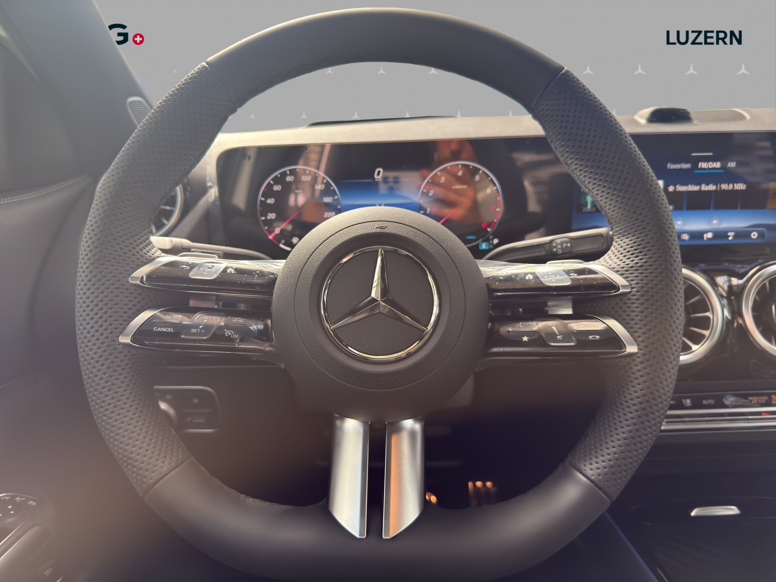 MERCEDES-BENZ GLA 200 Night Star 7G-DCT-image-9