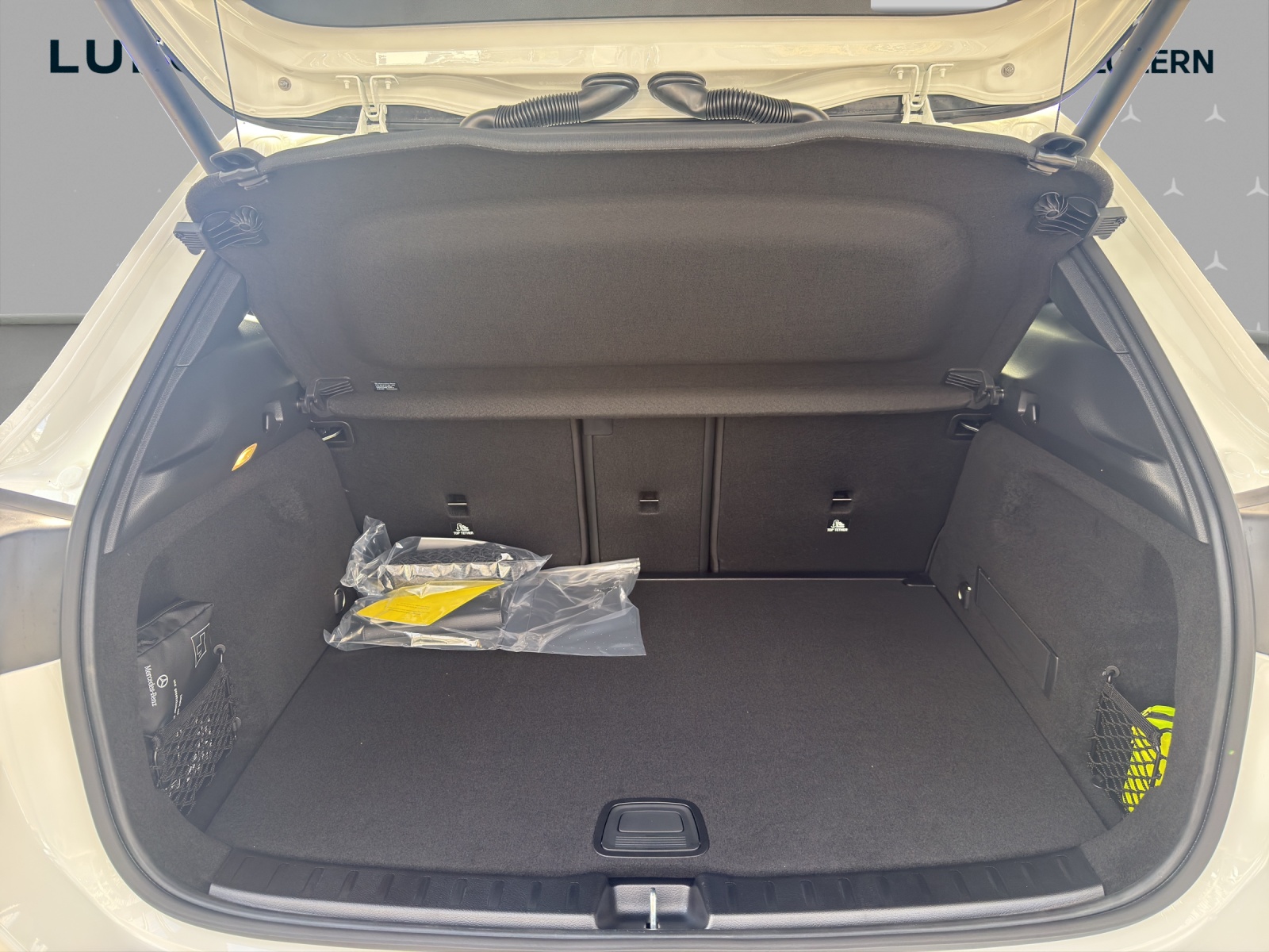 MERCEDES-BENZ GLA 200 Night Star 7G-DCT-image-14