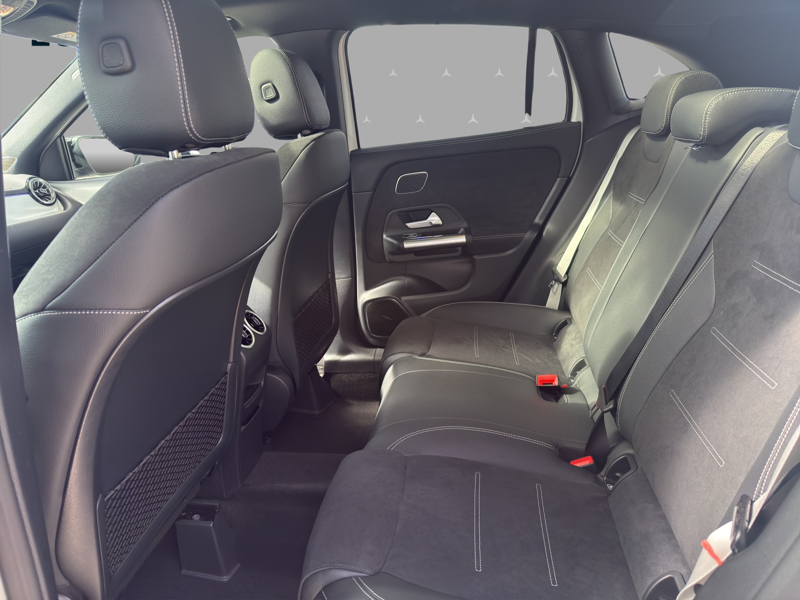 MERCEDES-BENZ GLA 200 Night Star 7G-DCT-image-13