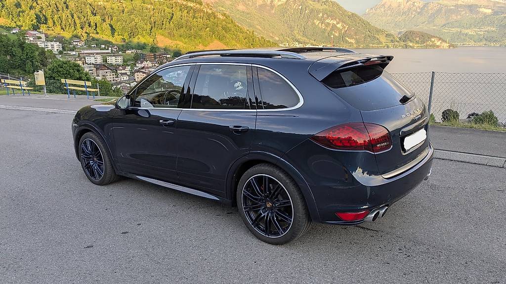 PORSCHE Cayenne GTS-image-2