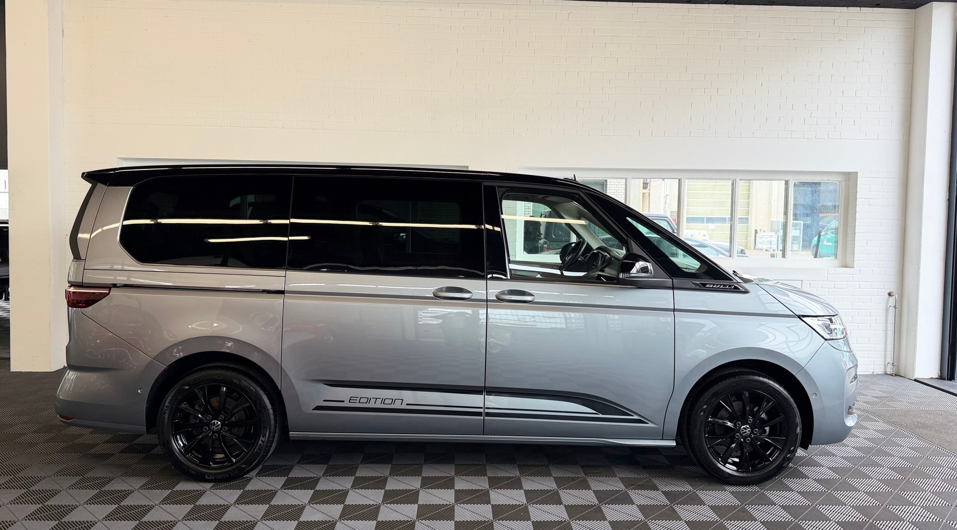VW Multivan 2.0 TDI Life DSG Lang * BULLI EDITION * 7 SITZER LEDER / ALCANTARA * STANDHEIZUNG * HEAD UP *-showroom-element-2