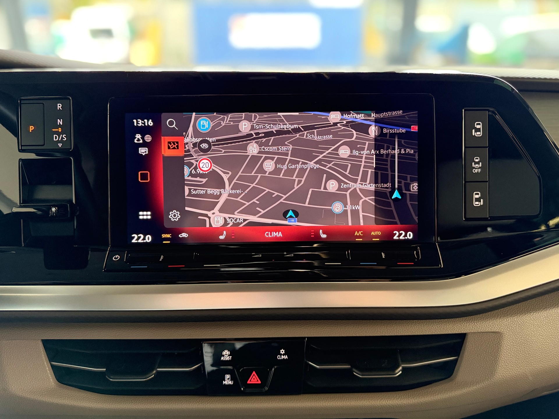 VW Multivan 2.0 TDI Life DSG Lang * BULLI EDITION * 7 SITZER LEDER / ALCANTARA * STANDHEIZUNG * HEAD UP *-image-26
