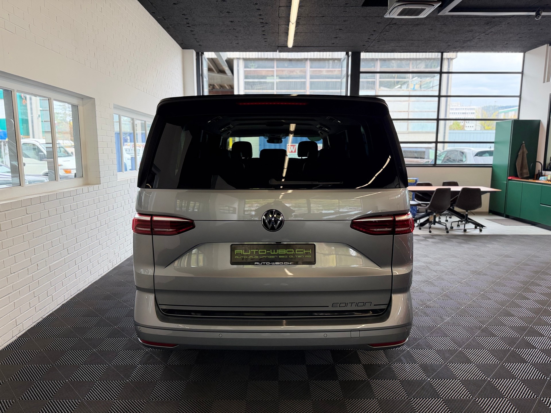 VW Multivan 2.0 TDI Life DSG Lang * BULLI EDITION * 7 SITZER LEDER / ALCANTARA * STANDHEIZUNG * HEAD UP *-image-4