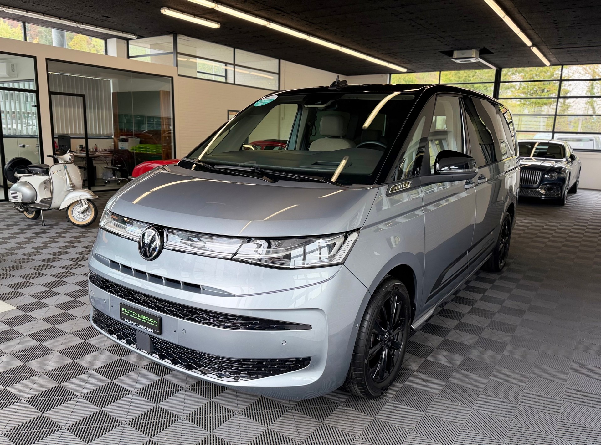 VW Multivan 2.0 TDI Life DSG Lang * BULLI EDITION * 7 SITZER LEDER / ALCANTARA * STANDHEIZUNG * HEAD UP *-image-6