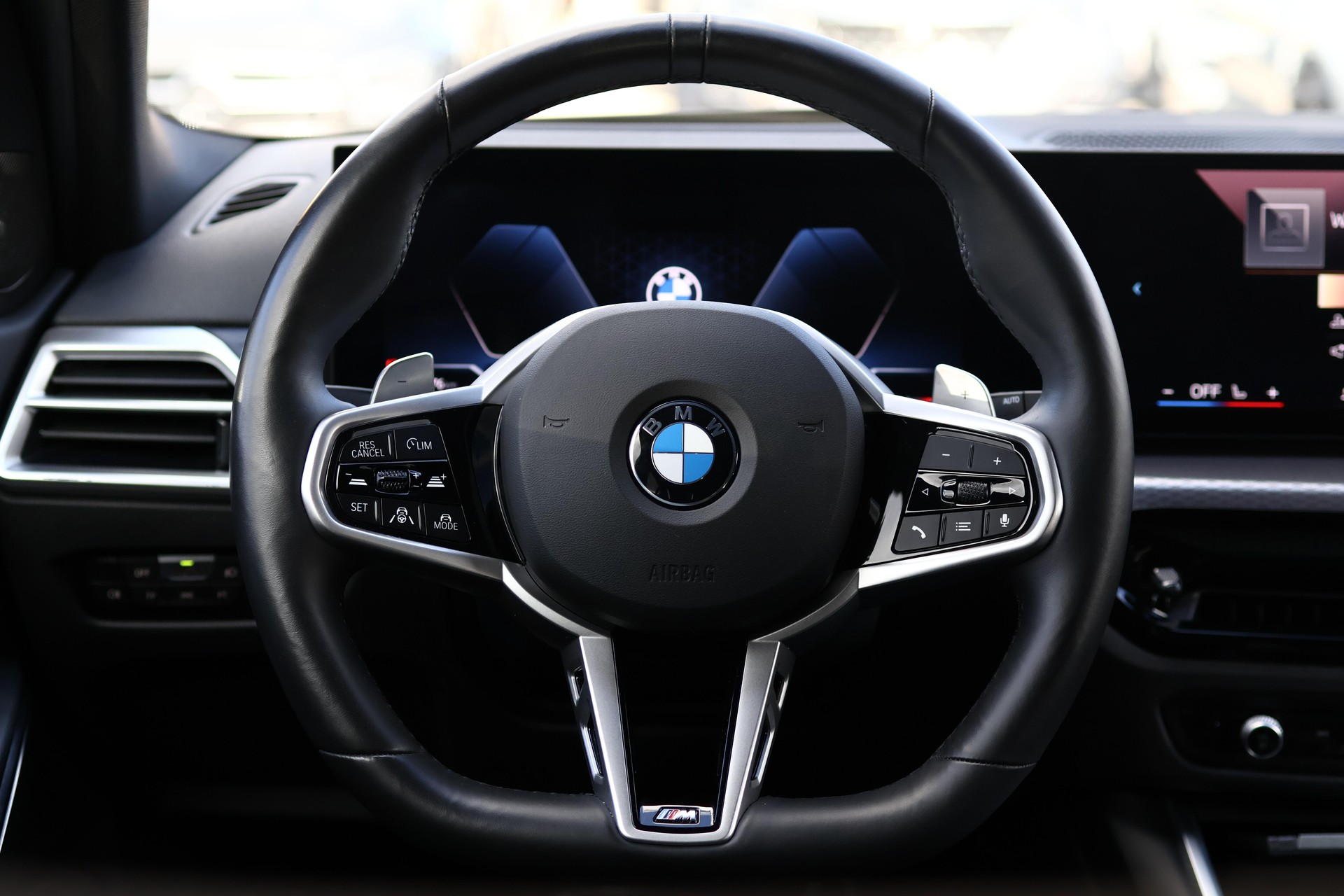 BMW 320d xDrive 48V Touring Steptronic M Sport PRO-image-17