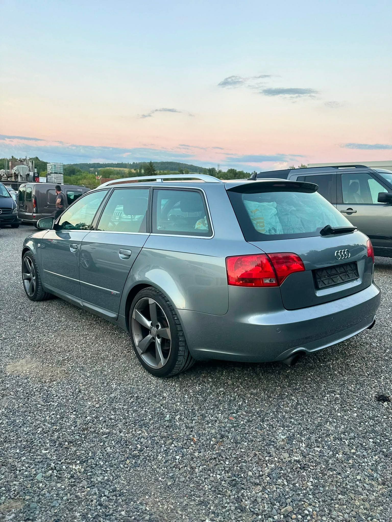 AUDI A4 Avant 2.0 Turbo FSI-image-2