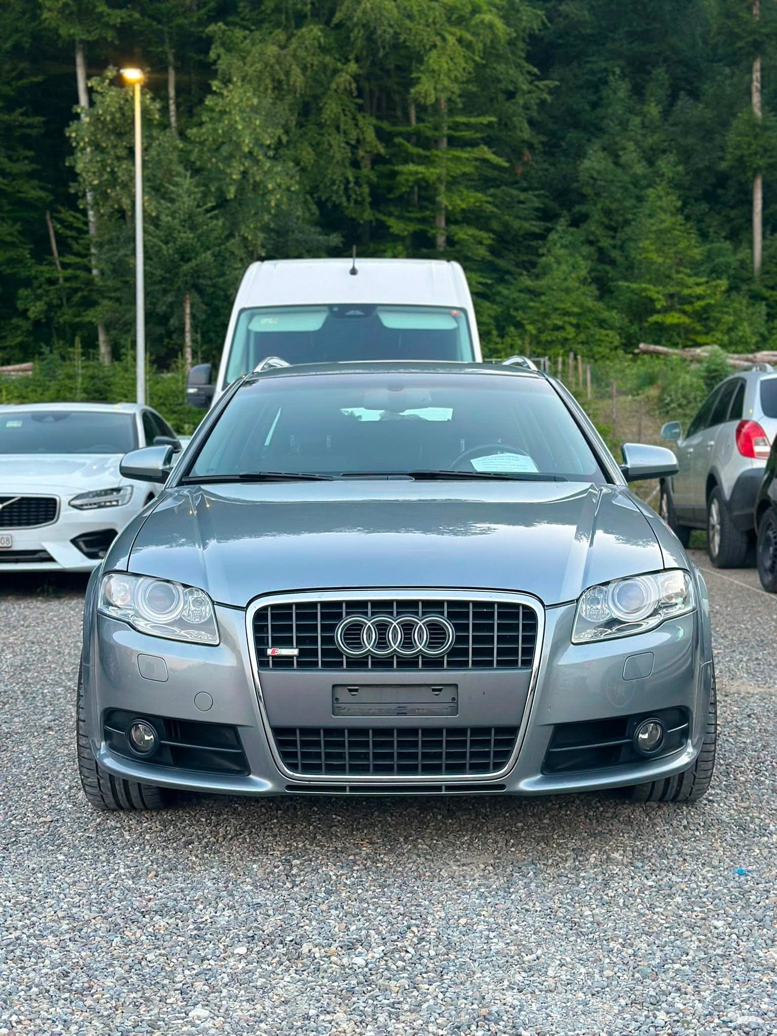 AUDI A4 Avant 2.0 Turbo FSI-image-4
