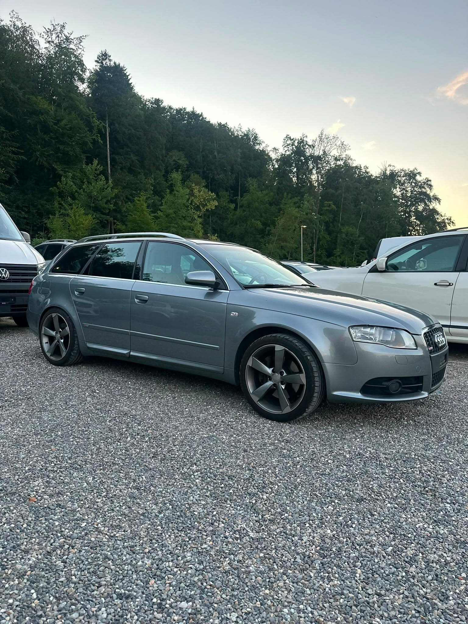 AUDI A4 Avant 2.0 Turbo FSI-image-1