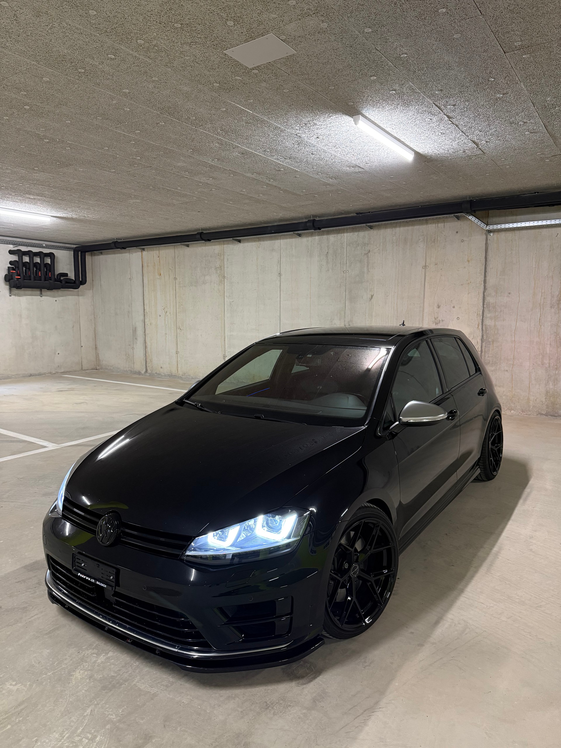 VW 2.0 TSI R DSG 4motion-image-0