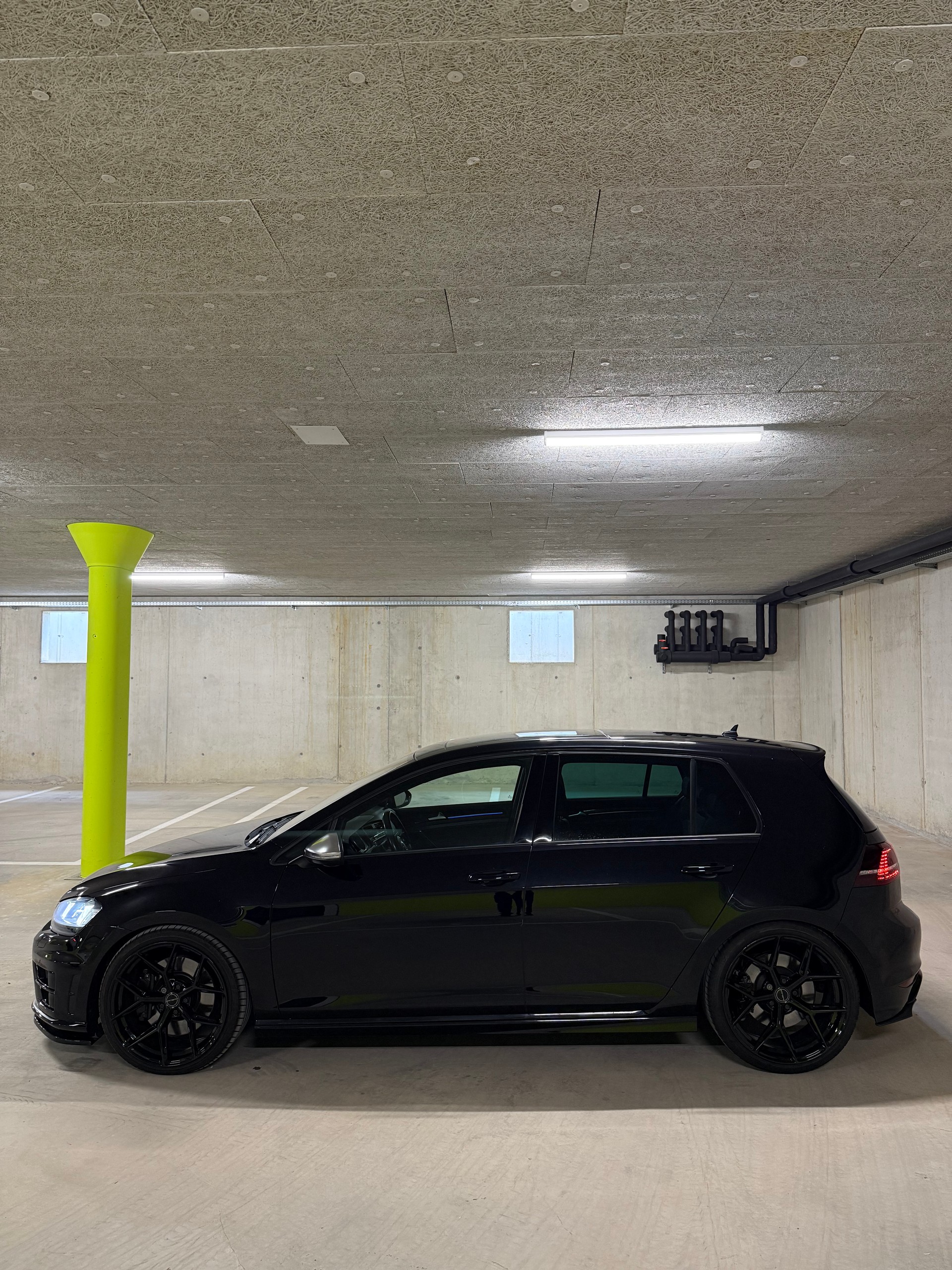 VW 2.0 TSI R DSG 4motion-image-1