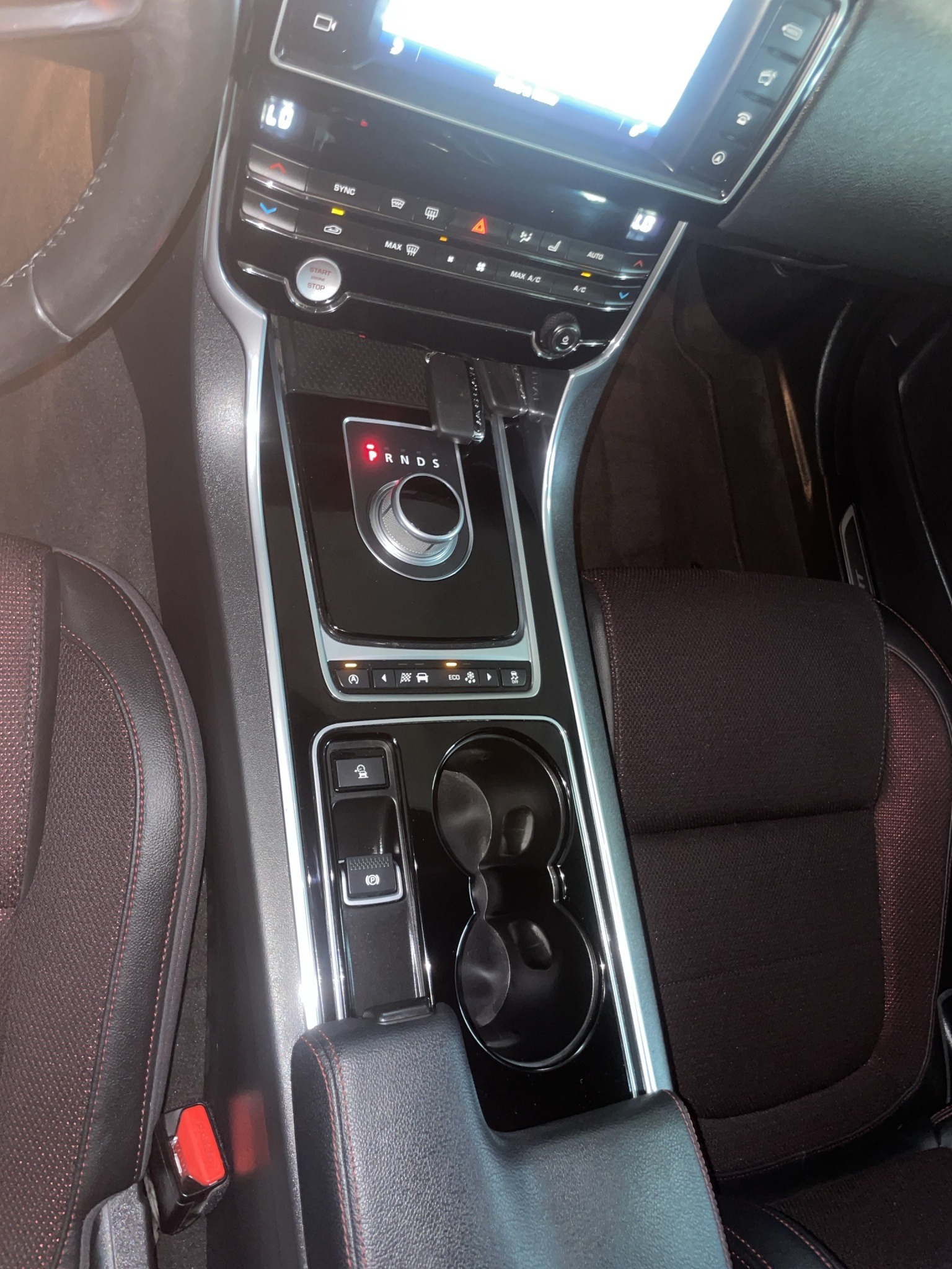 JAGUAR XE 20t 2.0 R-Sport Automatic-image-12