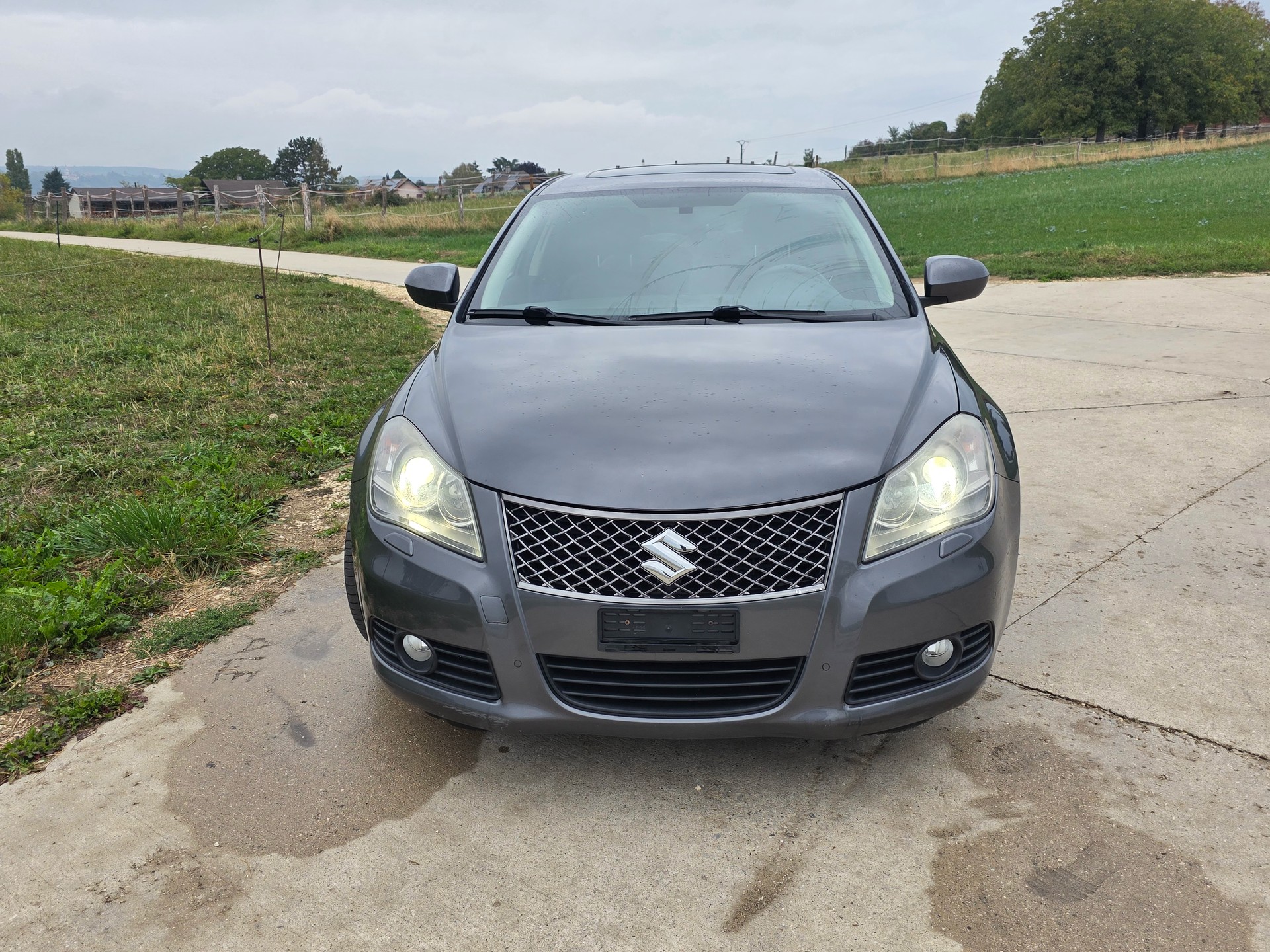 SUZUKI Kizashi 2.4 GL Top 4WD CVT-image-1