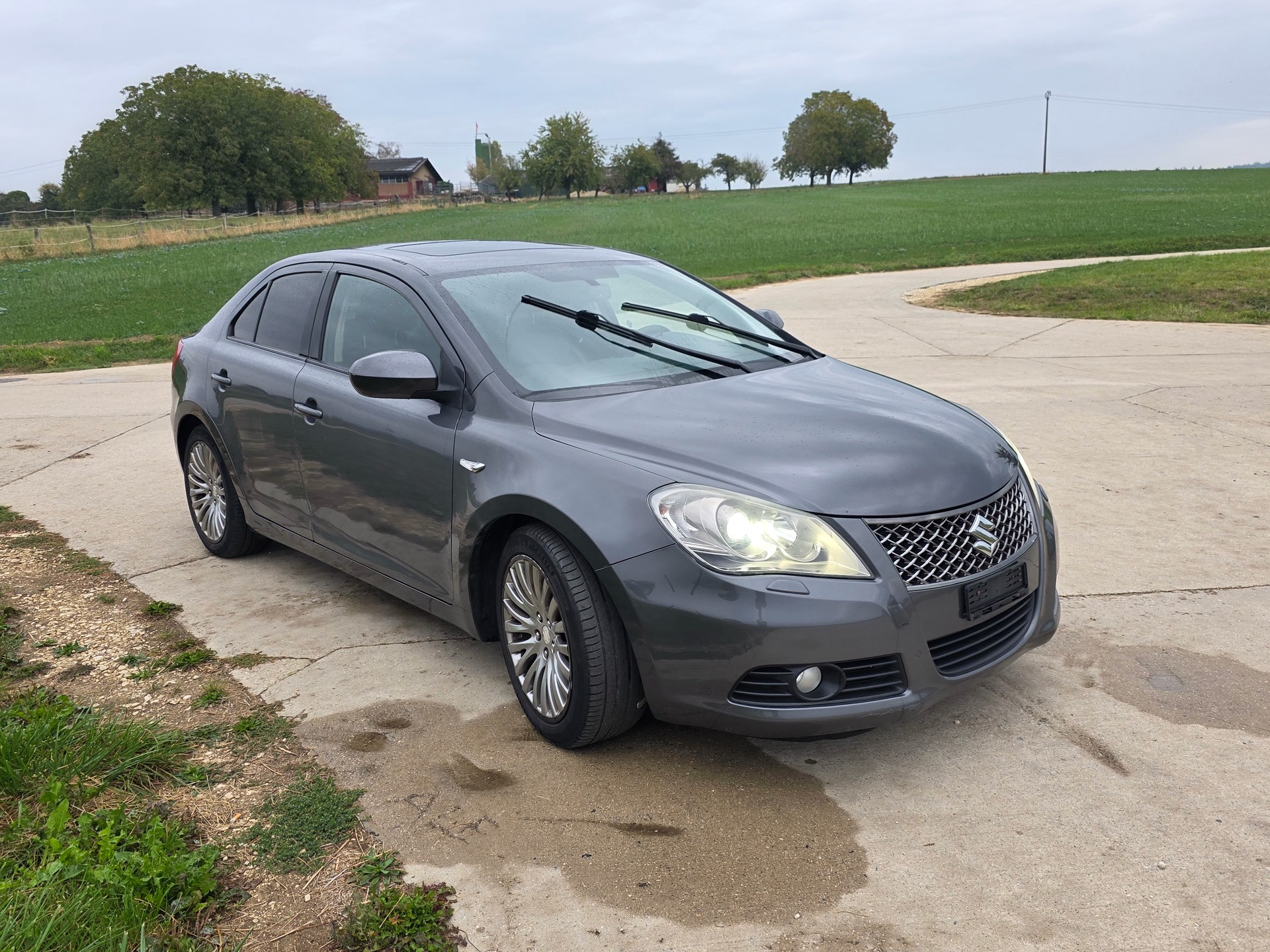 SUZUKI Kizashi 2.4 GL Top 4WD CVT-image-2