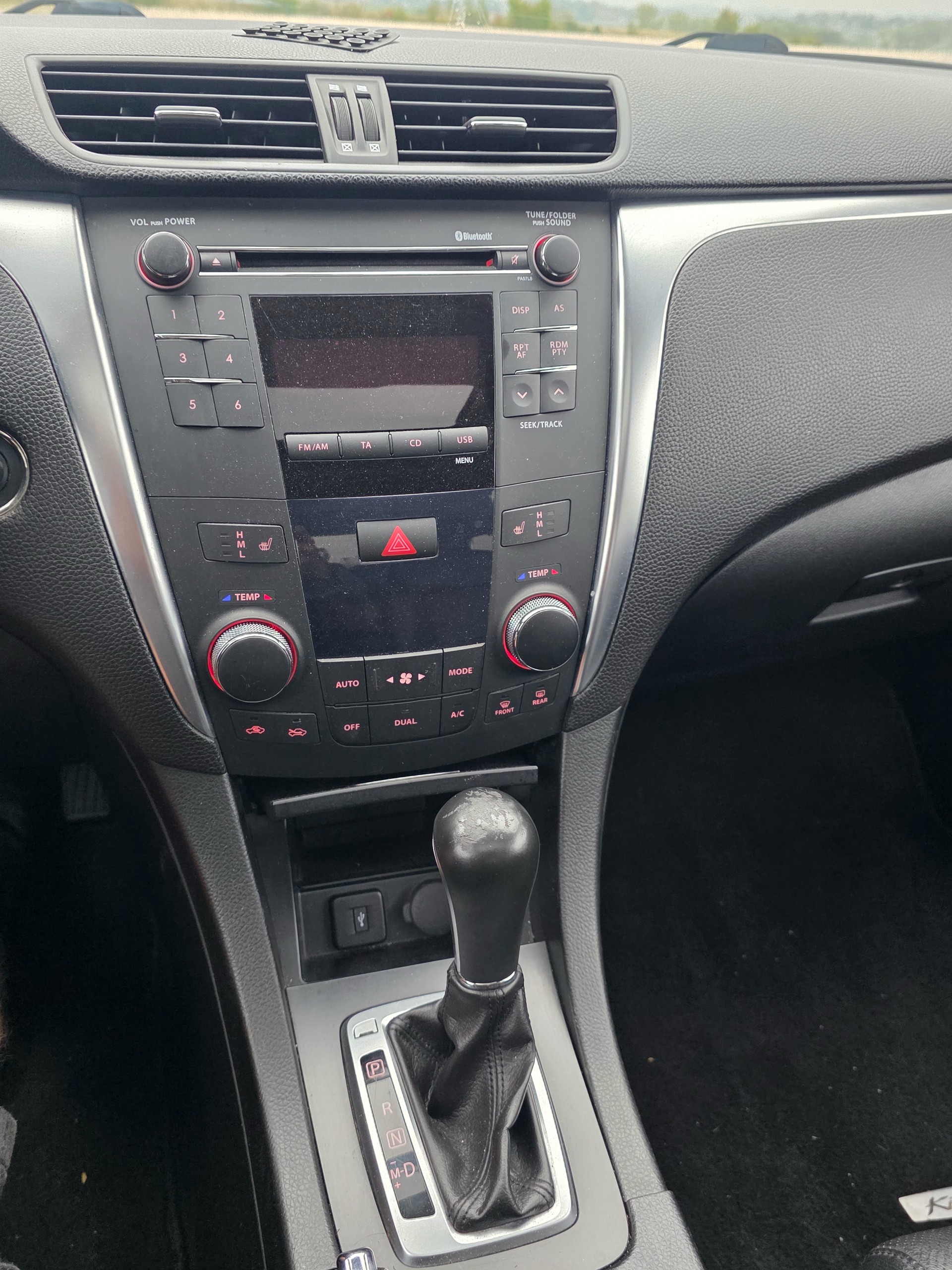 SUZUKI Kizashi 2.4 GL Top 4WD CVT-image-7