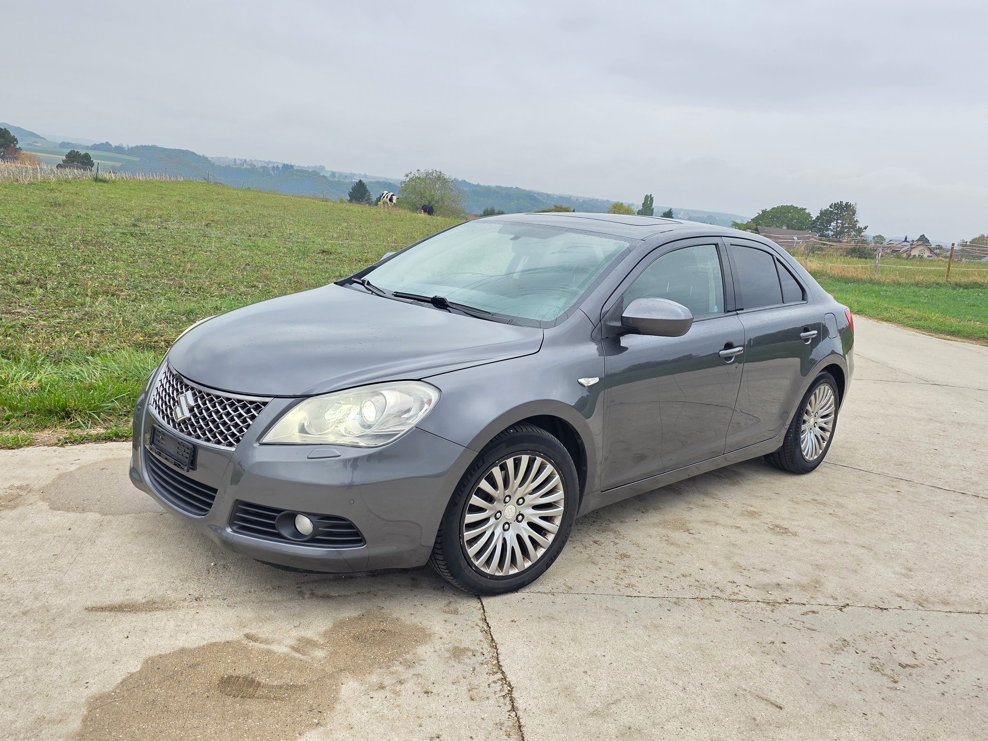 SUZUKI Kizashi 2.4 GL Top 4WD CVT-image-0