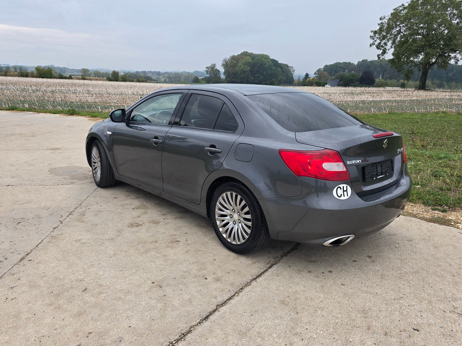 SUZUKI Kizashi 2.4 GL Top 4WD CVT-image-5