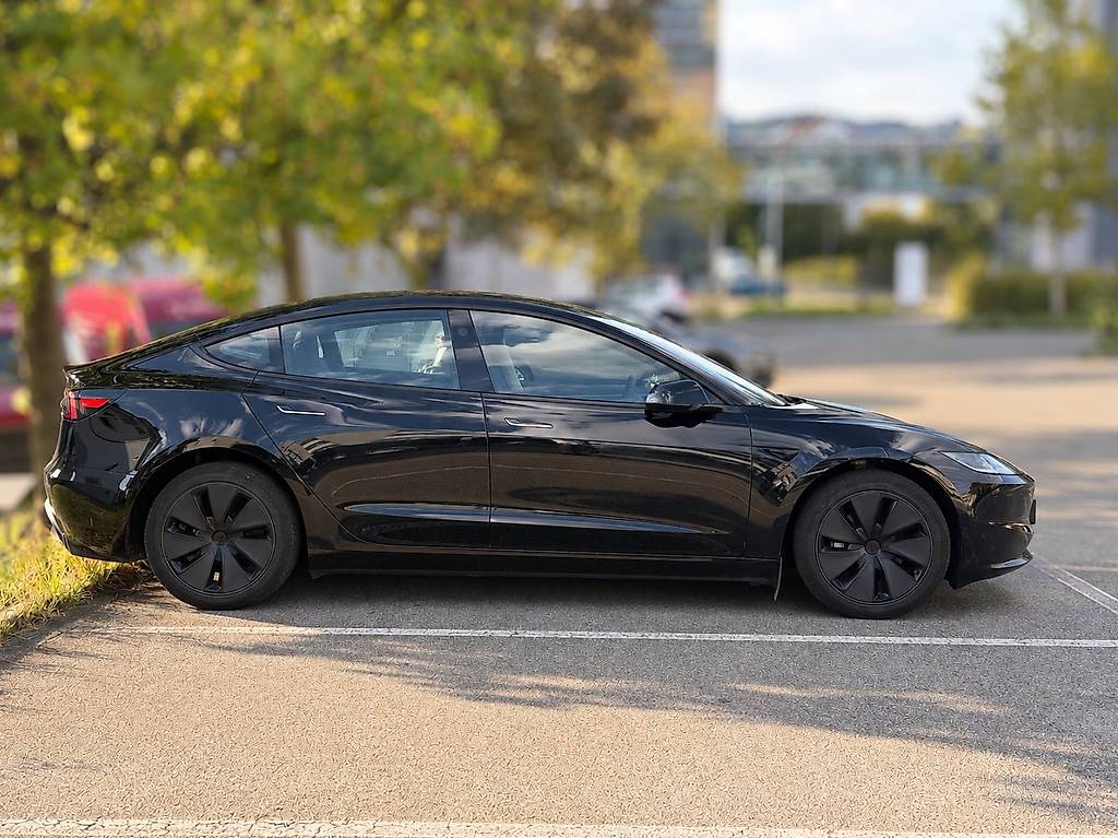 TESLA Model 3 Long Range Dual Motor AWD-image-1