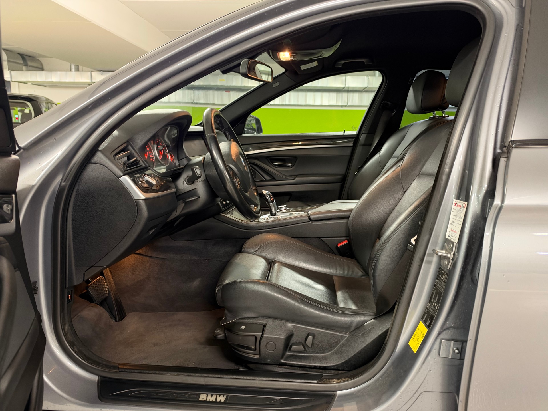 BMW 528i Steptronic-image-12