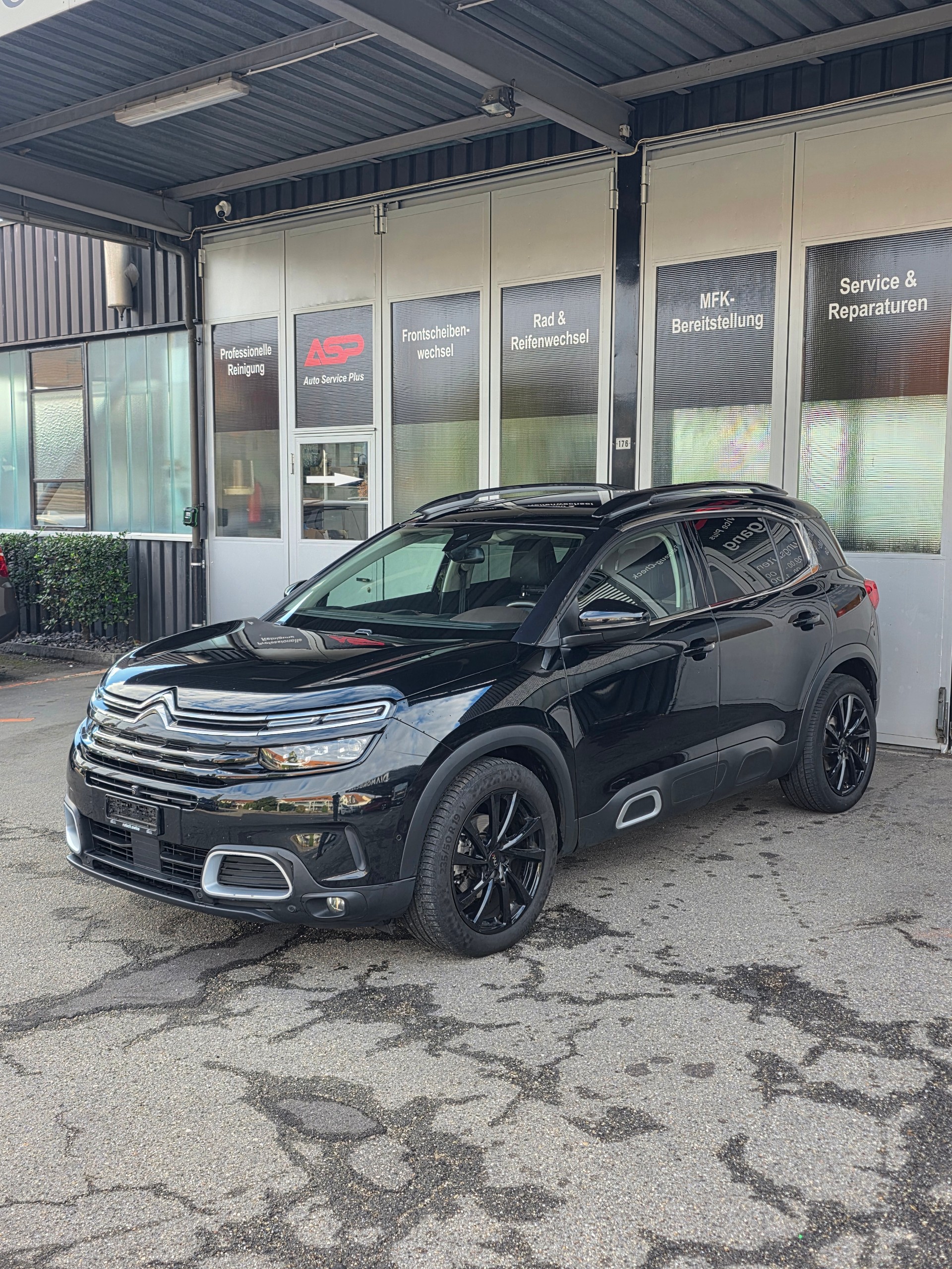CITROEN 2.0 BlueHDi Shine *360°Kamera *Lenk-Spurassistent *Panodach *Massagesitze*-image-0