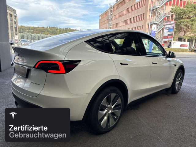 TESLA Model Y Long Range AWD-image-8
