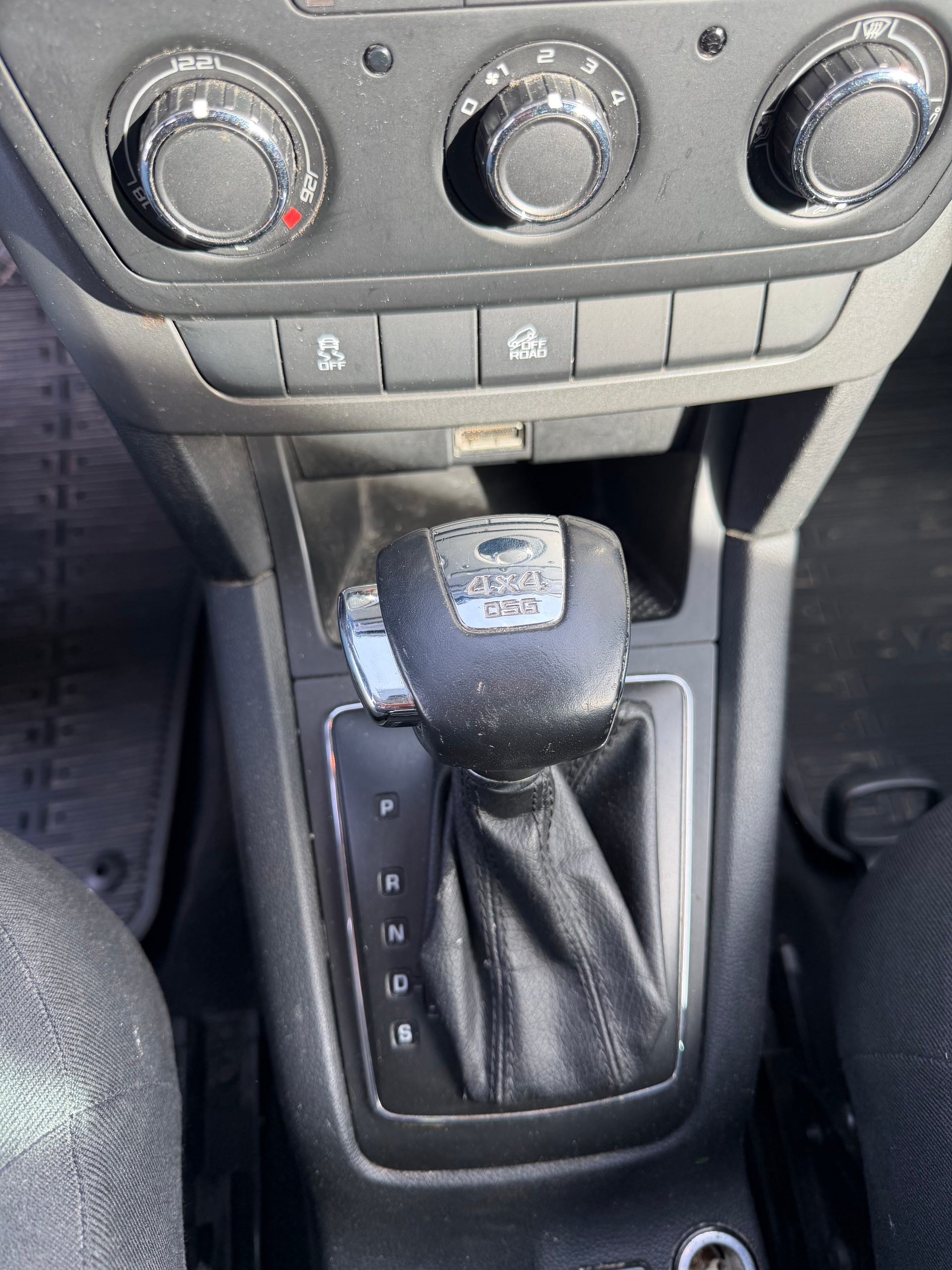 SKODA Yeti 2.0 TDI Experience 4x4 DSG-image-10