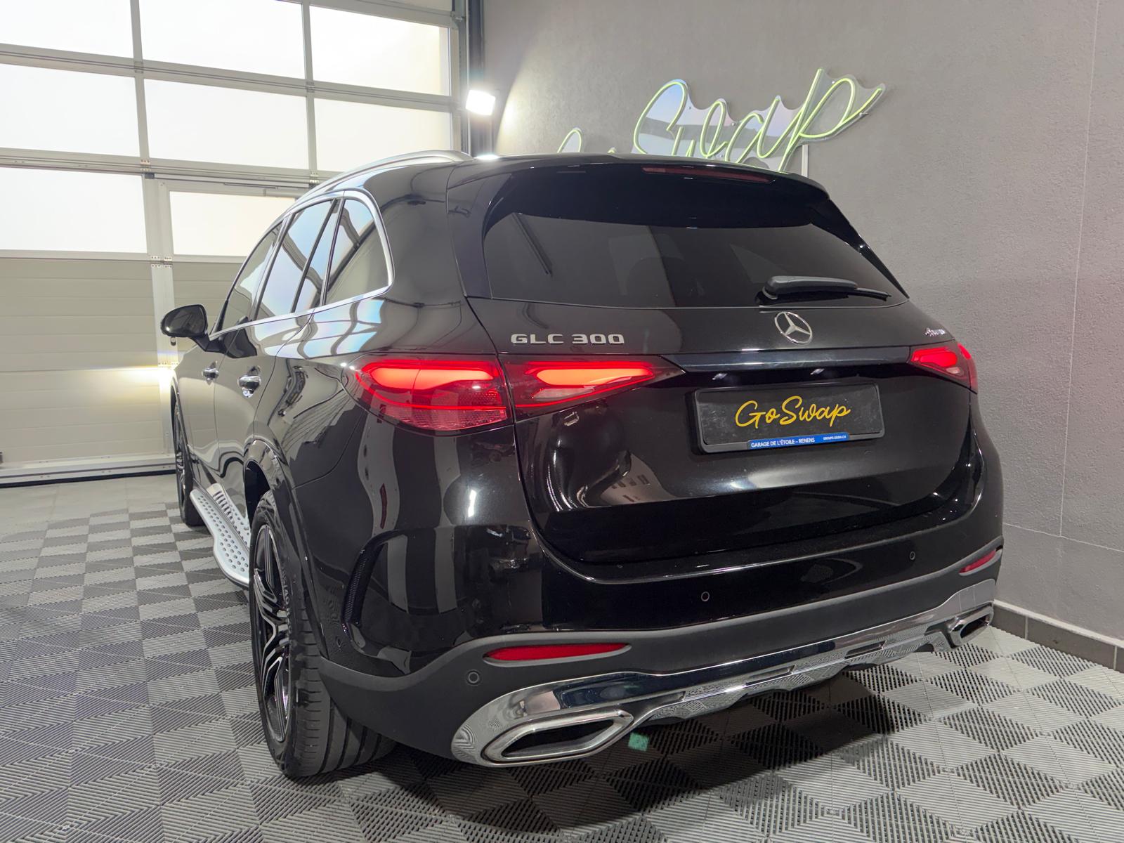 MERCEDES-BENZ GLC 300 4Matic AMG Line 9G-Tronic-image-2
