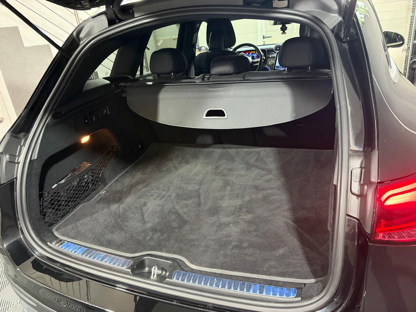 MERCEDES-BENZ GLC 300 4Matic AMG Line 9G-Tronic-image-24