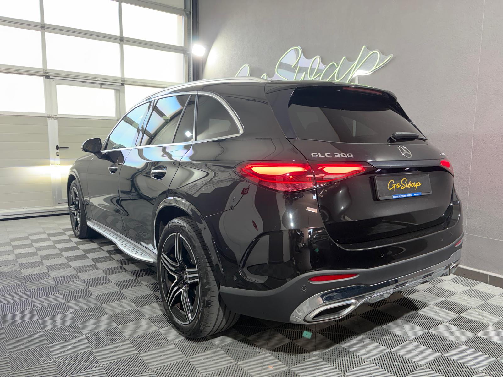 MERCEDES-BENZ GLC 300 4Matic AMG Line 9G-Tronic-image-1