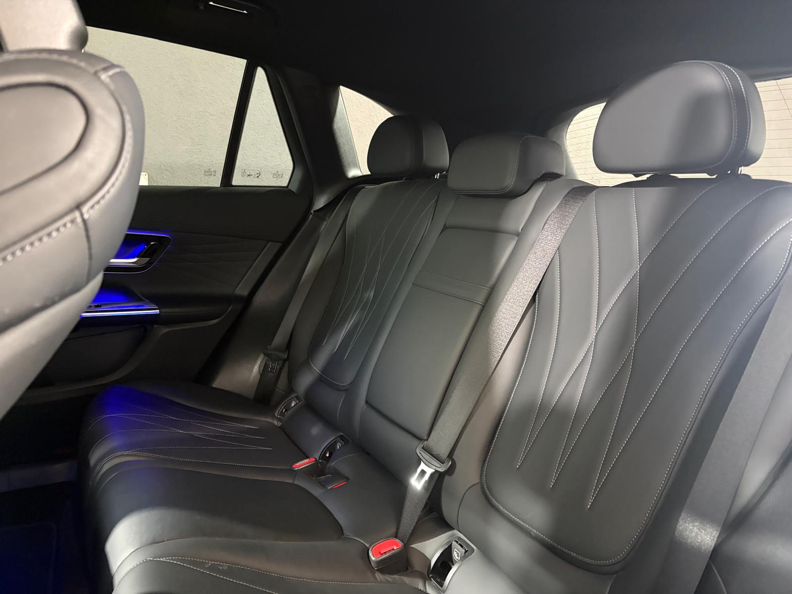 MERCEDES-BENZ GLC 300 4Matic AMG Line 9G-Tronic-image-9