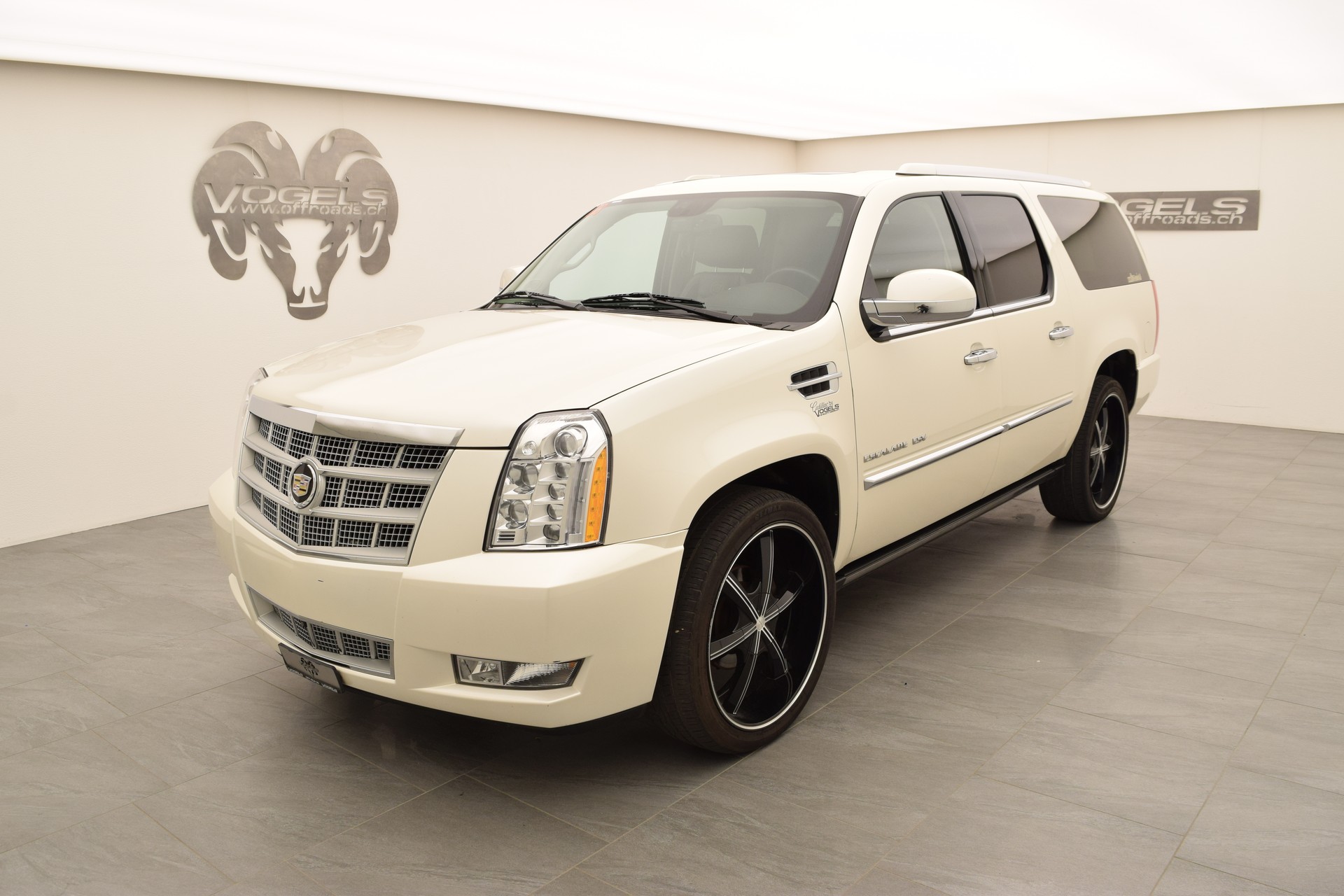 CADILLAC Escalade 6.2 ESV Platinum Edition-image-0