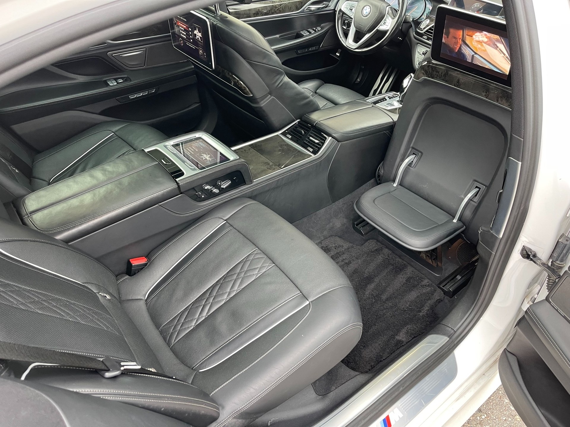 BMW 750Ld xDrive Steptronic-image-12