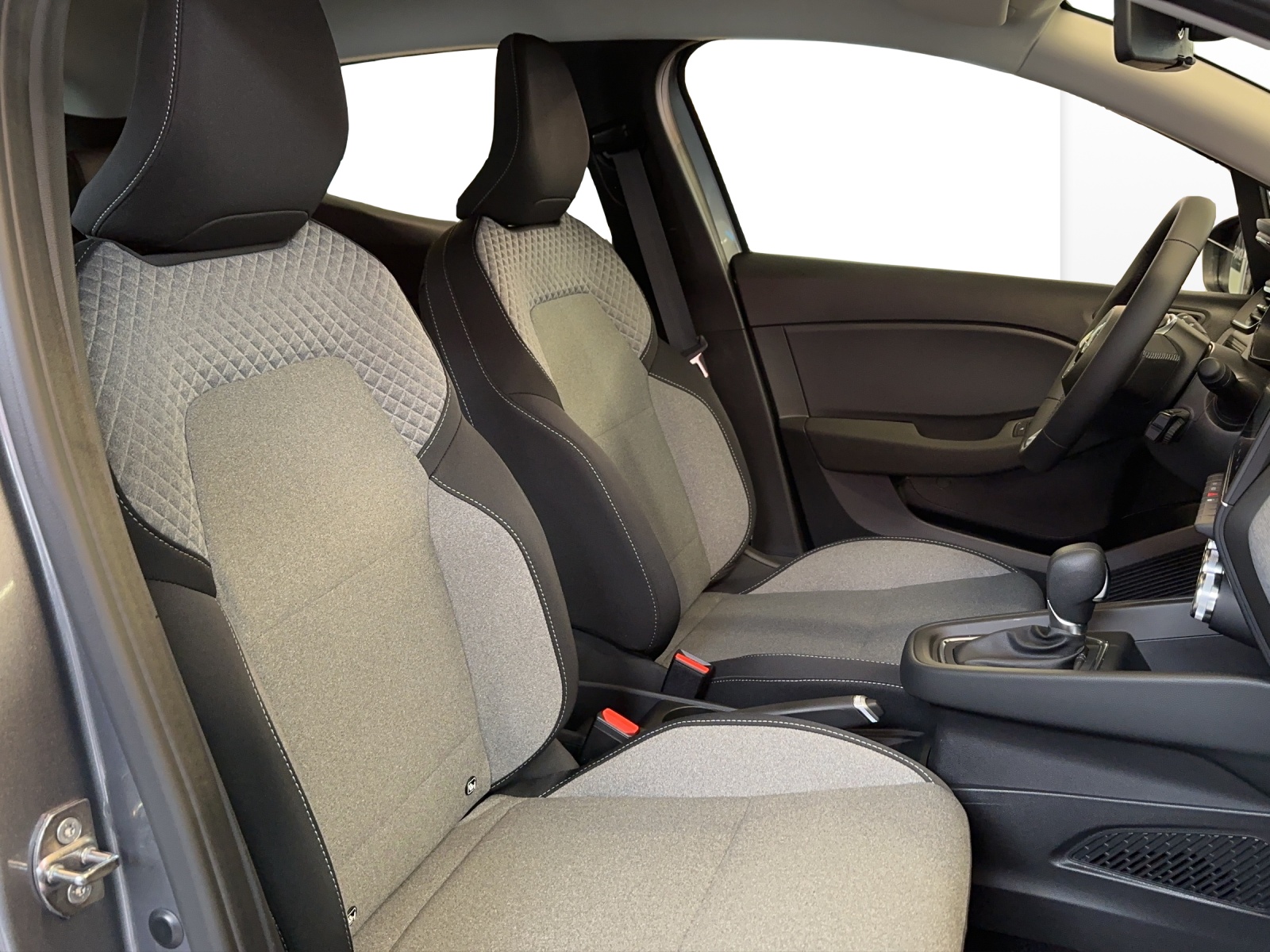 MITSUBISHI Colt 1.6 HEV Invite-image-10
