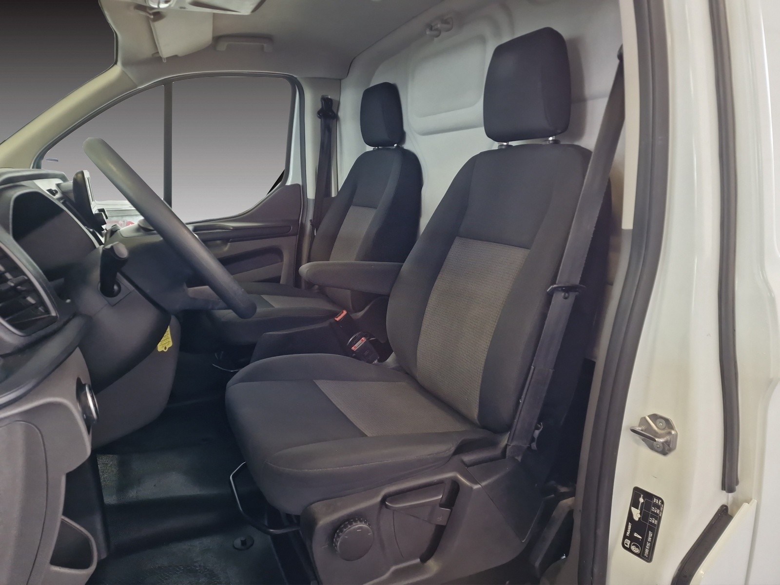 FORD Transit Custom Van 260 L1H1 Startup-image-9