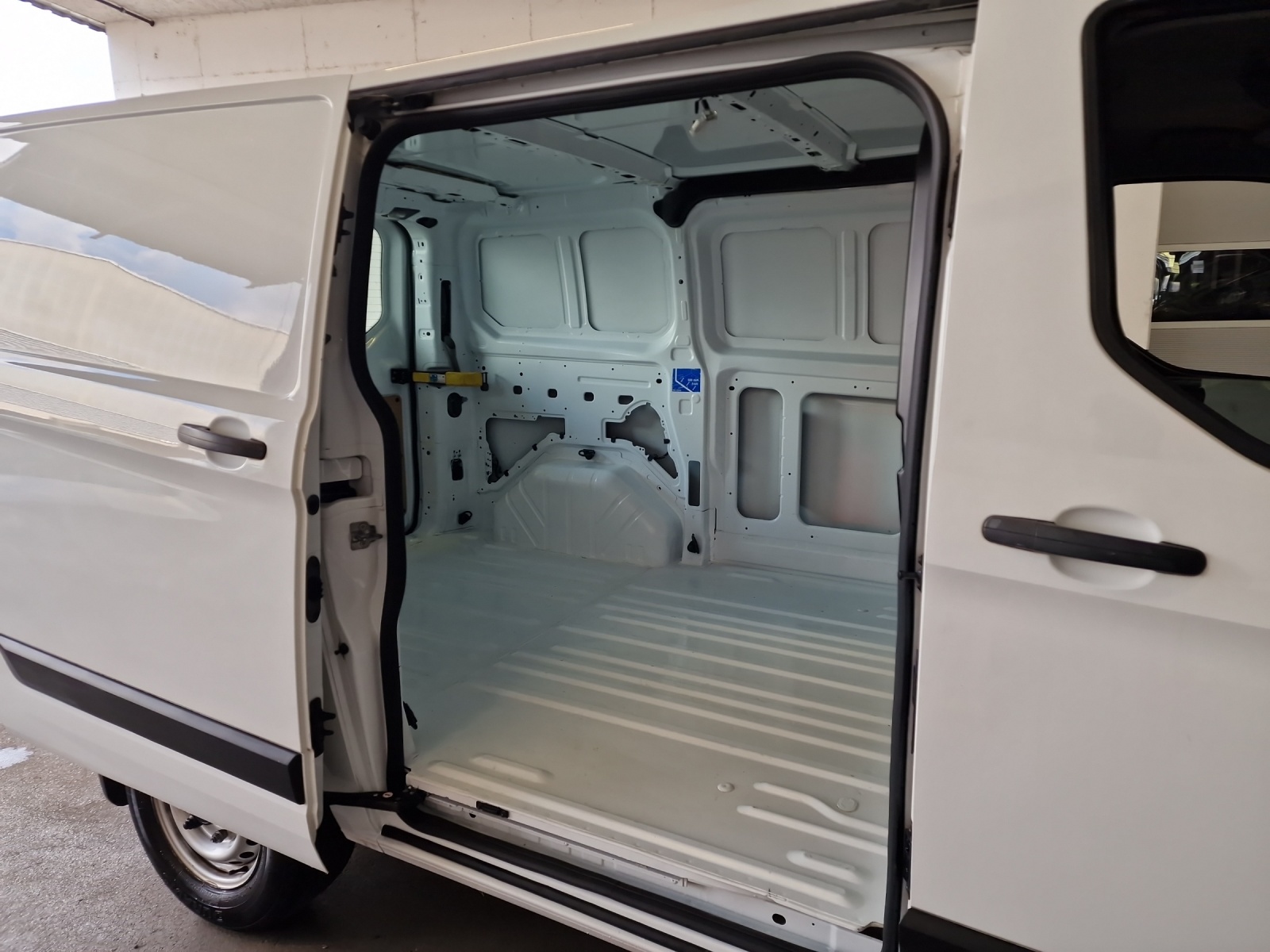 FORD Transit Custom Van 260 L1H1 Startup-image-13