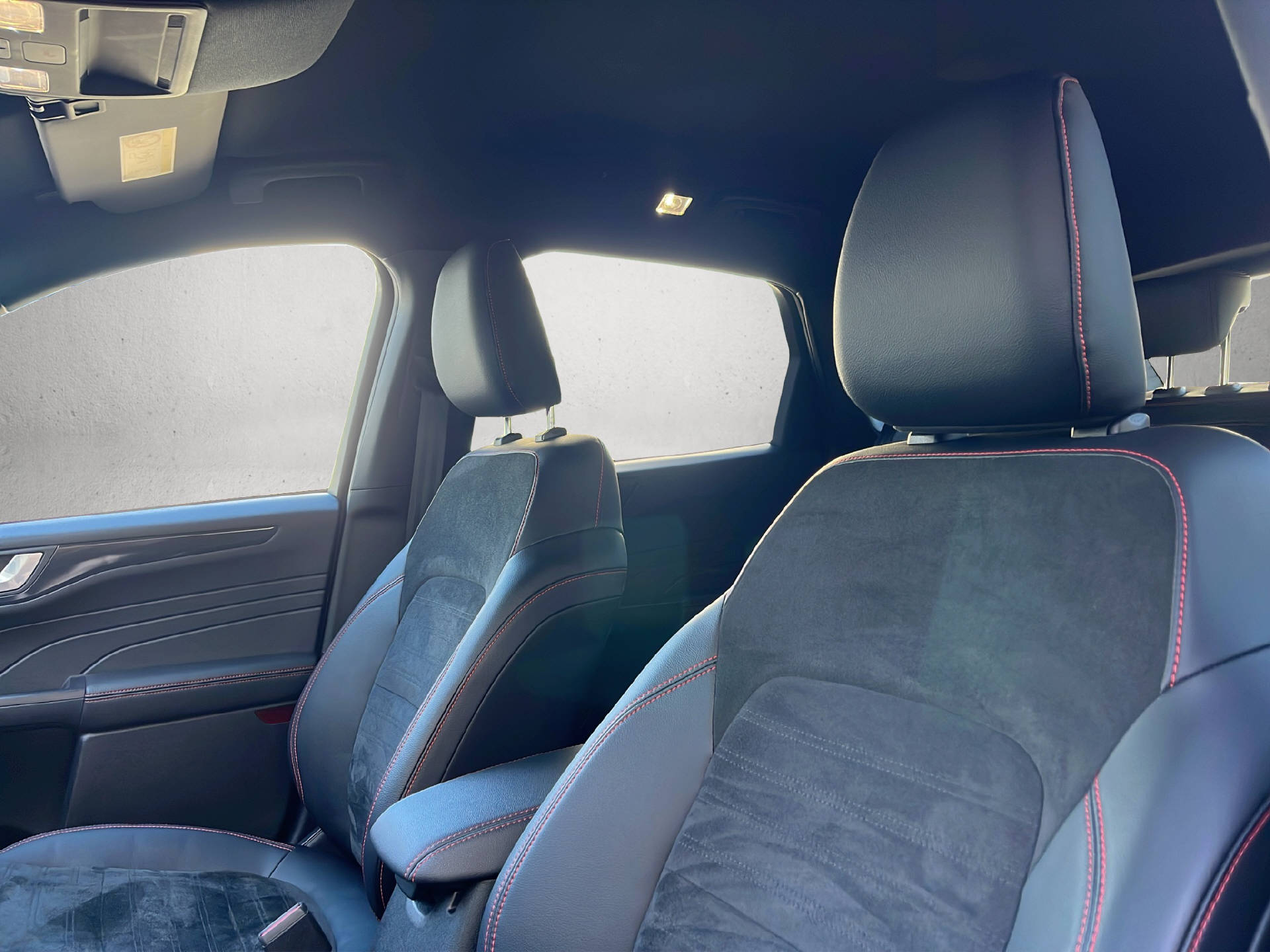 FORD Kuga 2.5 Plug-in Hybrid ST-Line X-image-30