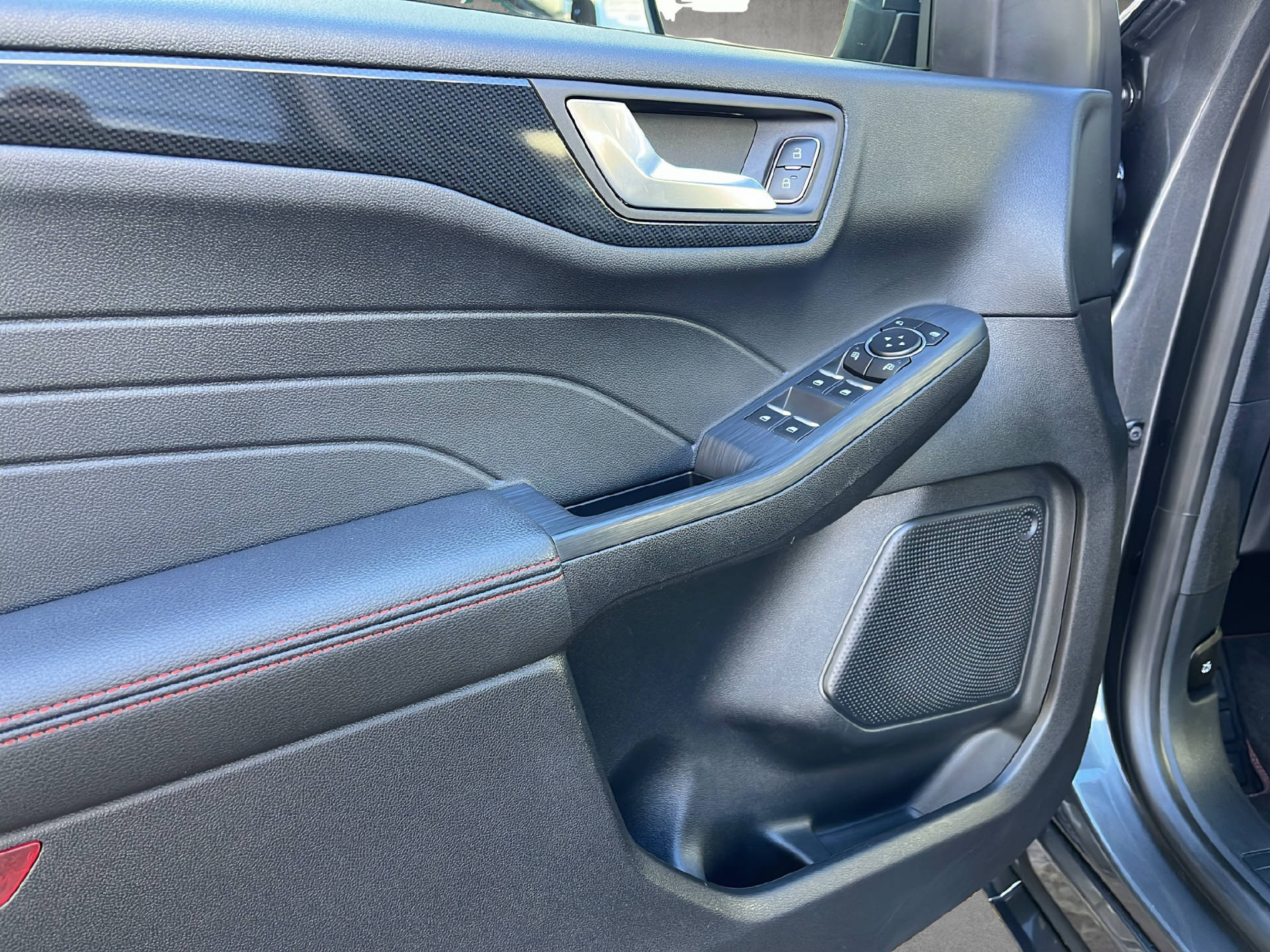 FORD Kuga 2.5 Plug-in Hybrid ST-Line X-image-12