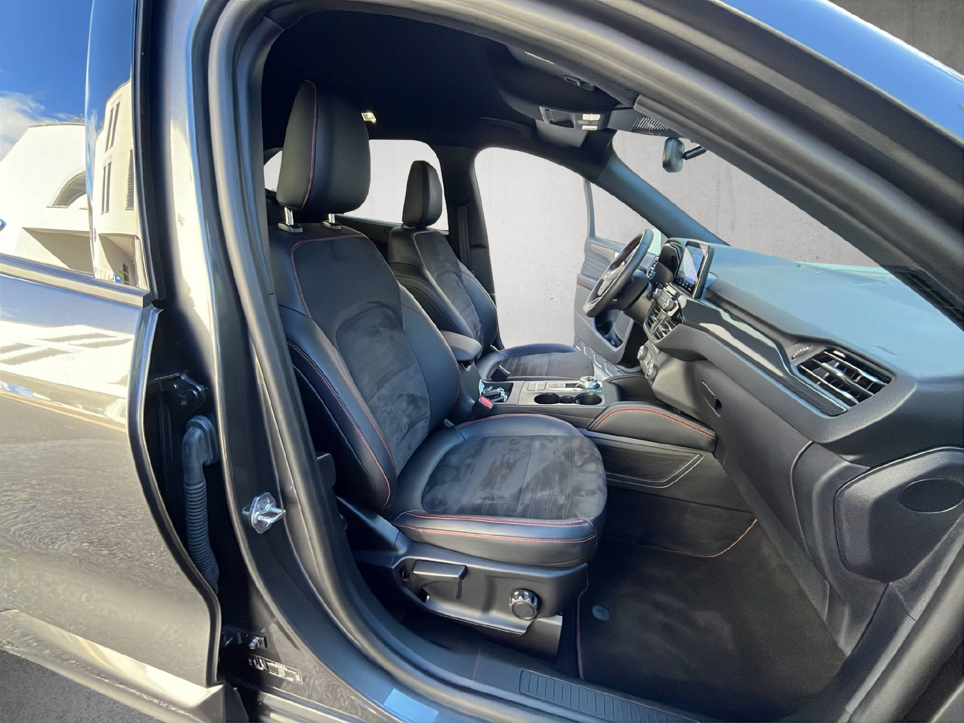 FORD Kuga 2.5 Plug-in Hybrid ST-Line X-image-18