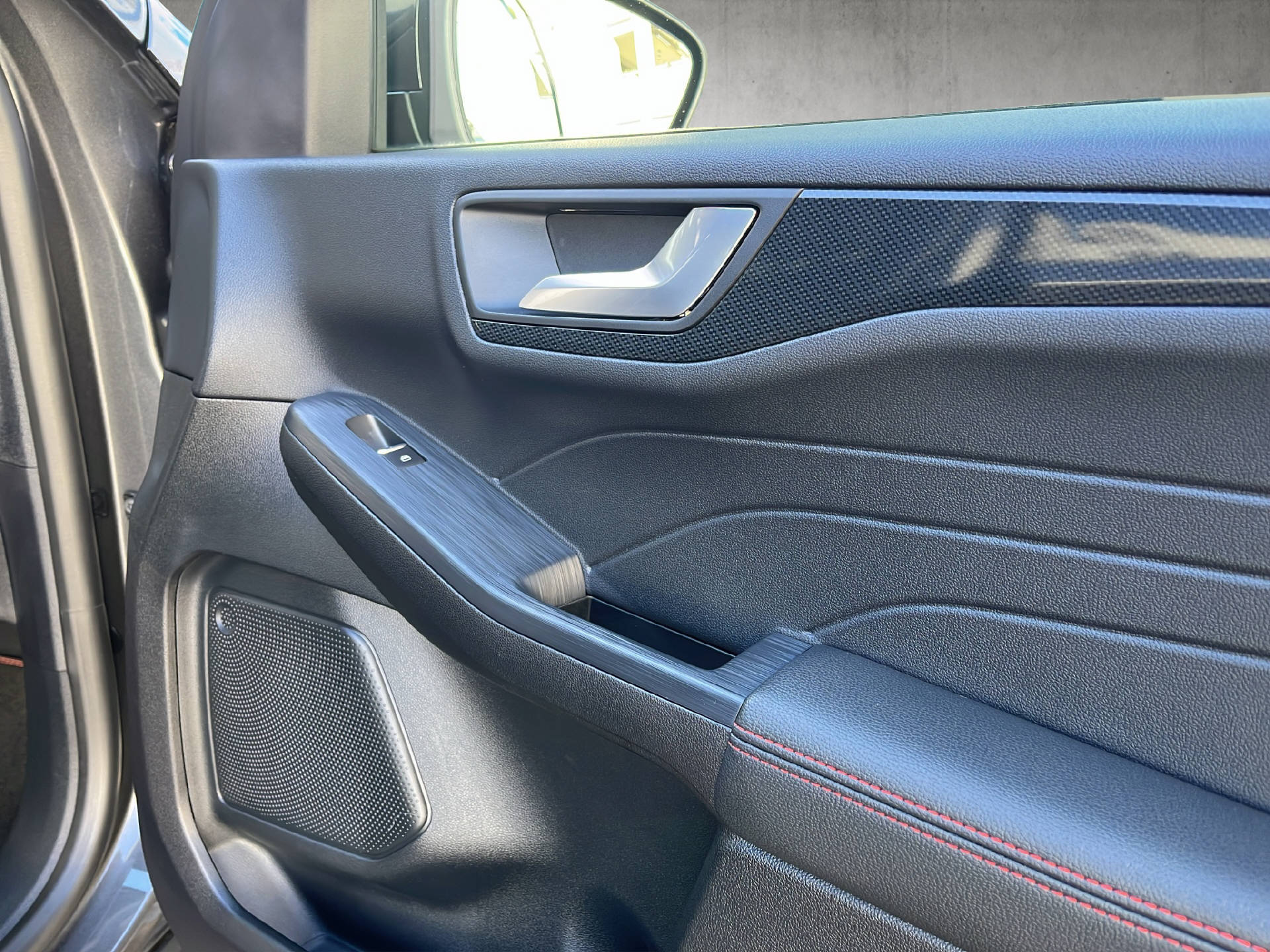 FORD Kuga 2.5 Plug-in Hybrid ST-Line X-image-17