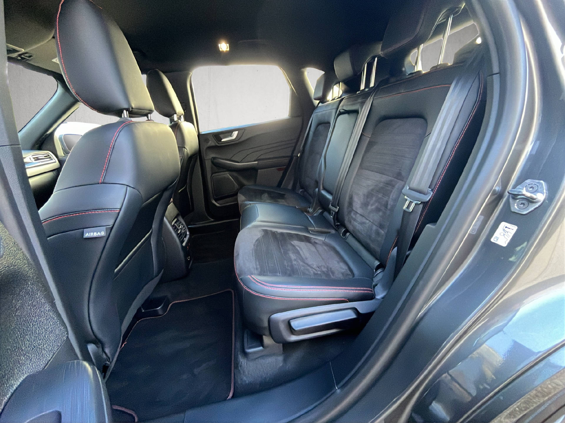 FORD Kuga 2.5 Plug-in Hybrid ST-Line X-image-13
