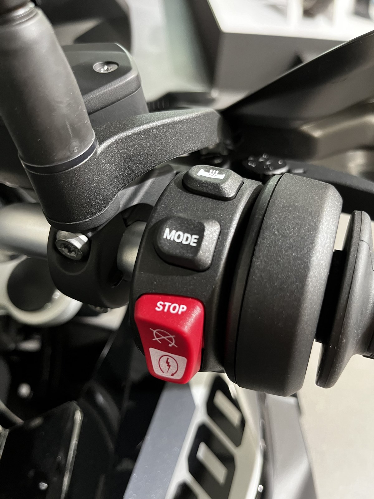 BMW F 800 GS Triple Black - 35 kw-image-4