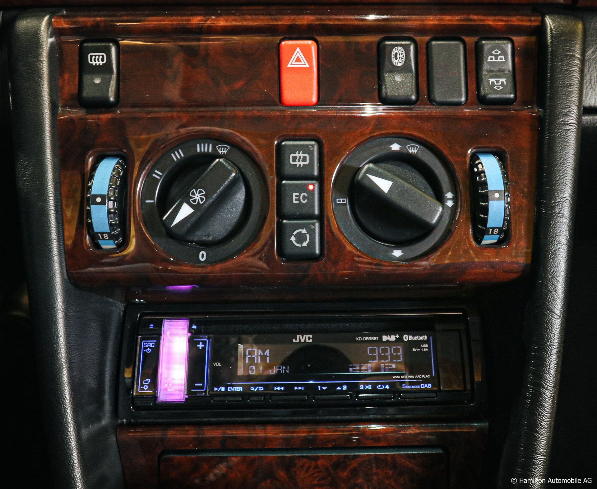 MERCEDES-BENZ 300 CE-24 3.0L V6 Cabriolet (M104.980 I6) Veteran-image-21