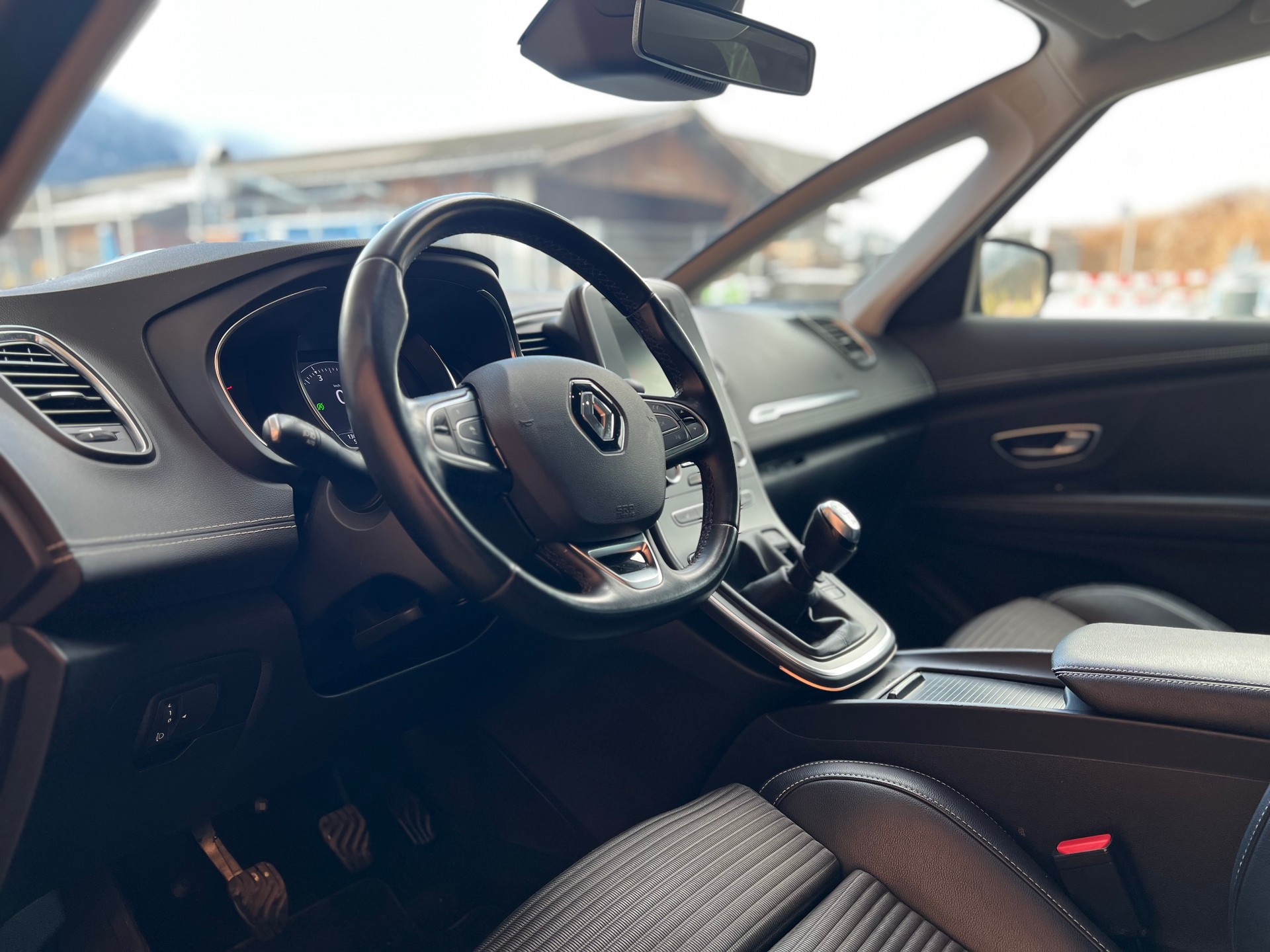 RENAULT Scénic 1.3 16V Turbo Intens-image-5