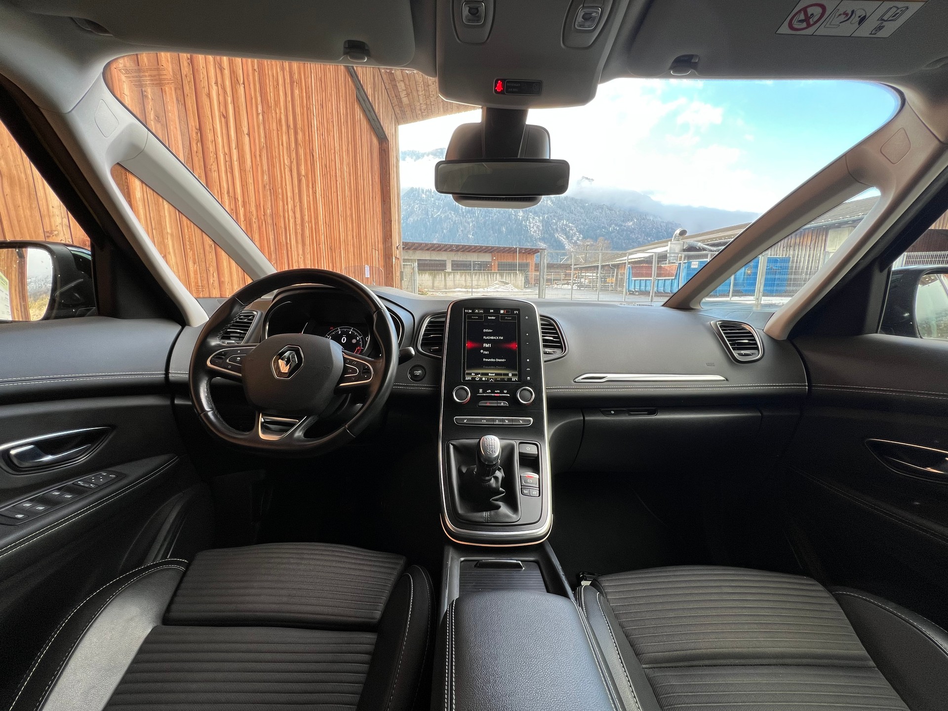 RENAULT Scénic 1.3 16V Turbo Intens-image-7